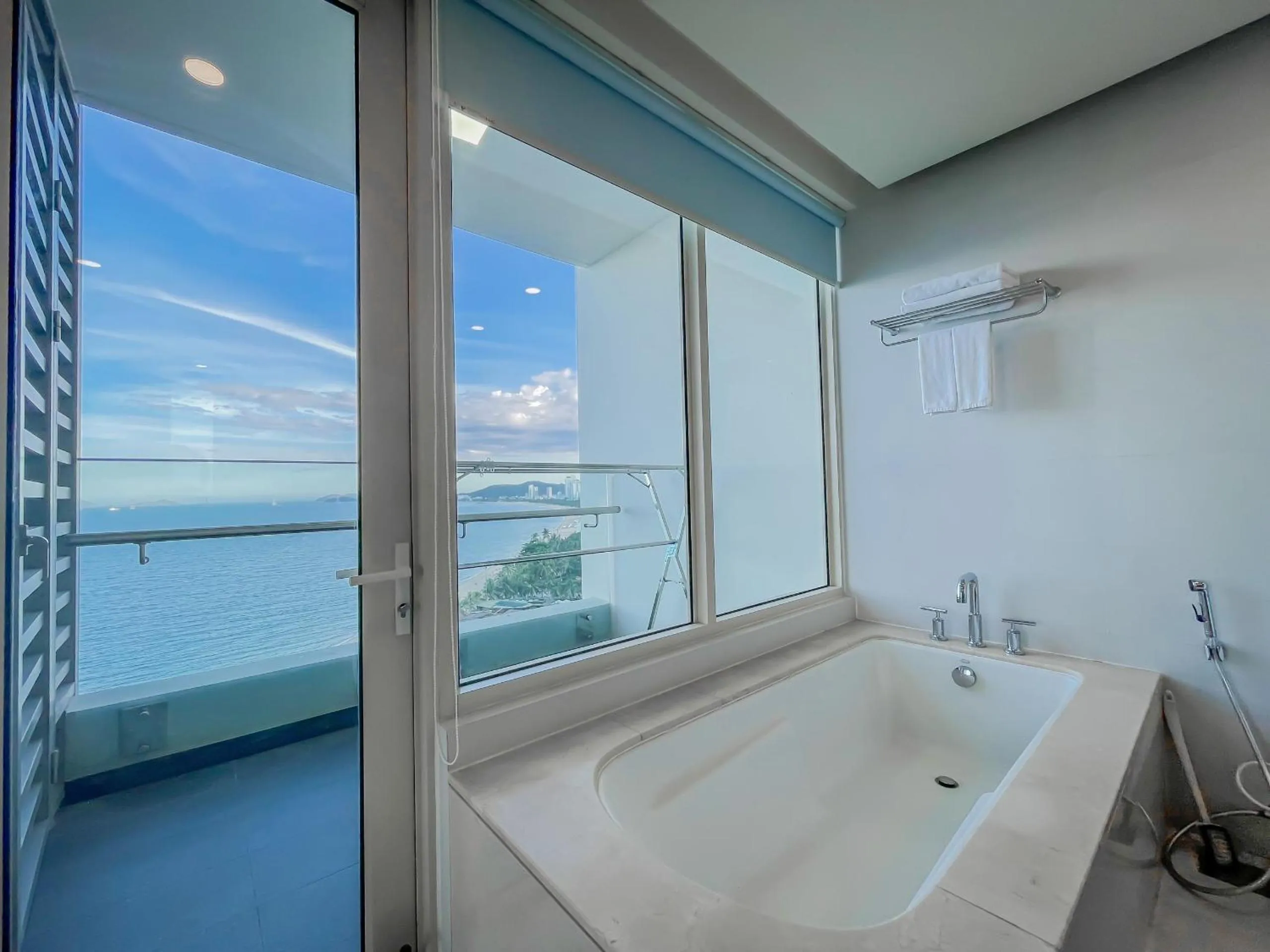 Hot Tub in The Sea Luxury Nha Trang Apartment