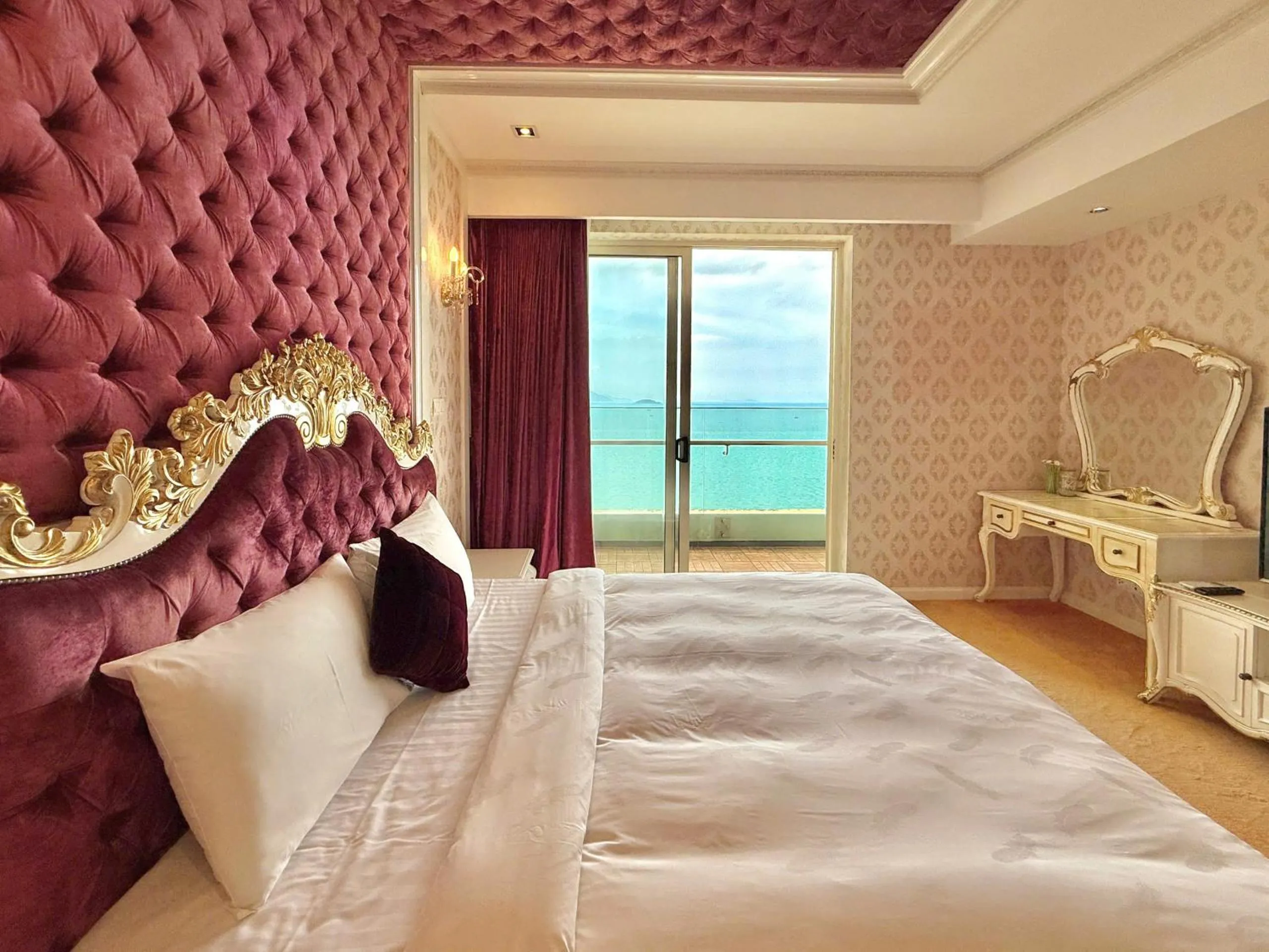 Bed in The Sea Luxury Nha Trang Apartment