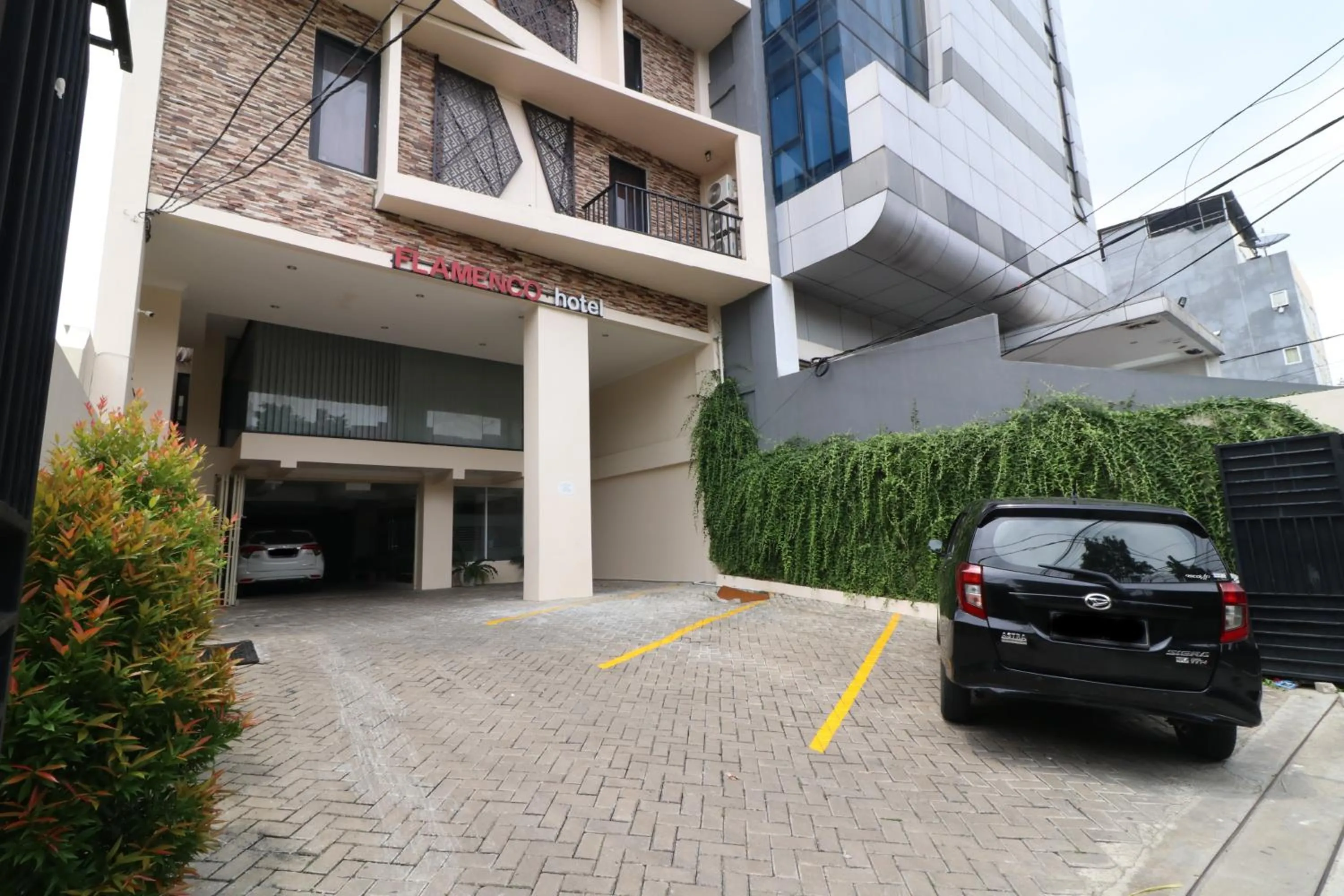 Property building in Flamenco Urban Living