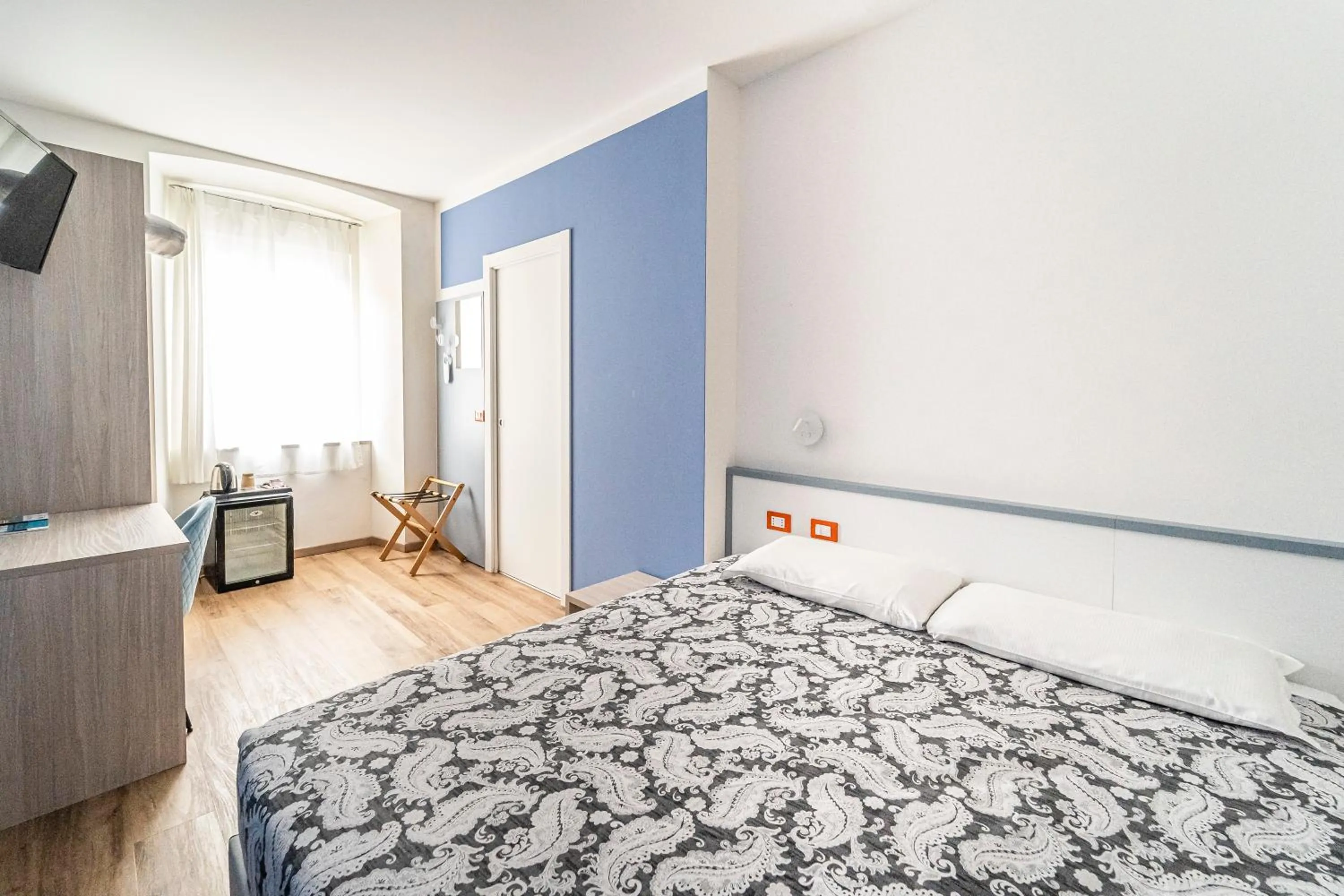 Photo of the whole room, Bed in Hotel Italia