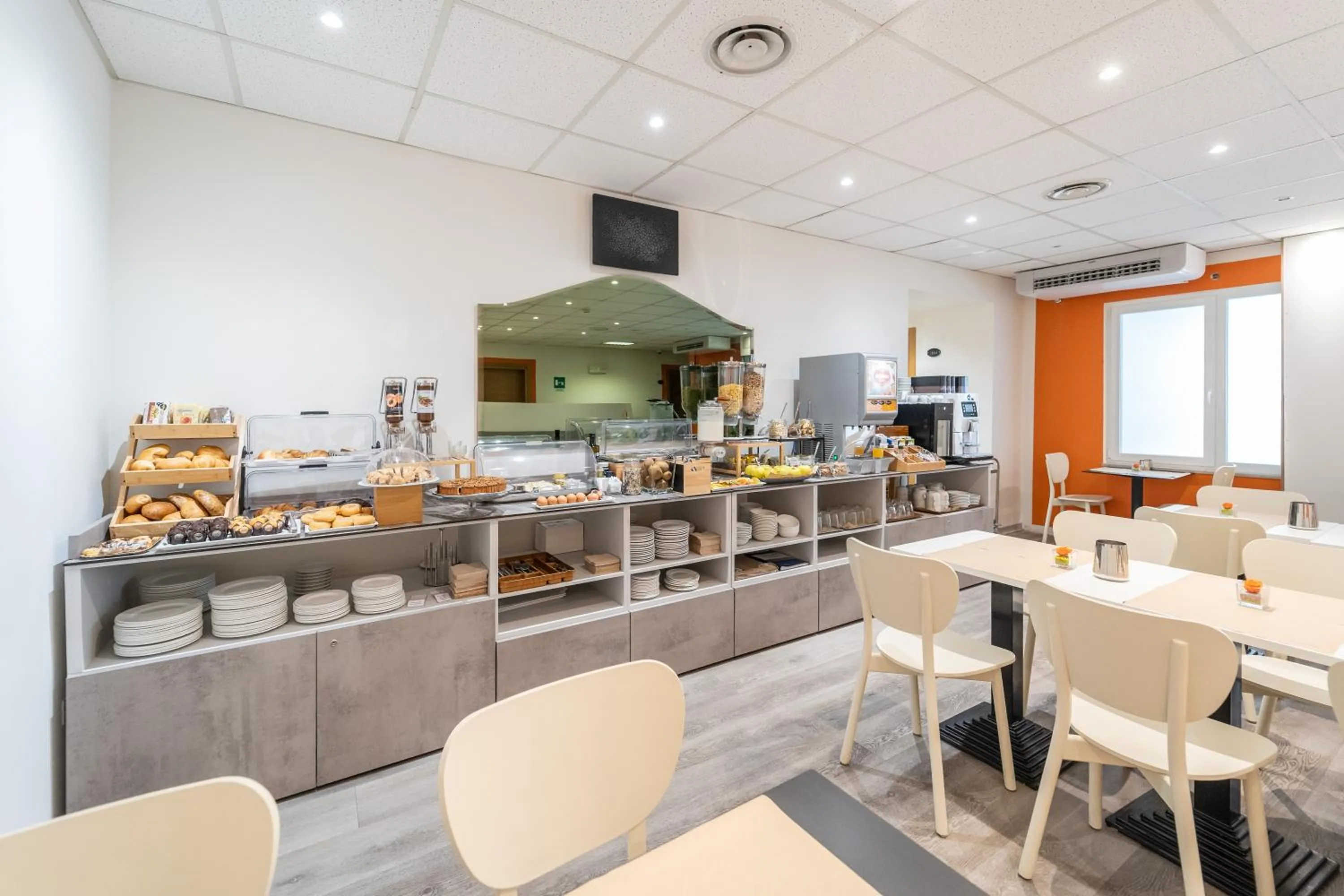 Restaurant/places to eat in Hotel Italia