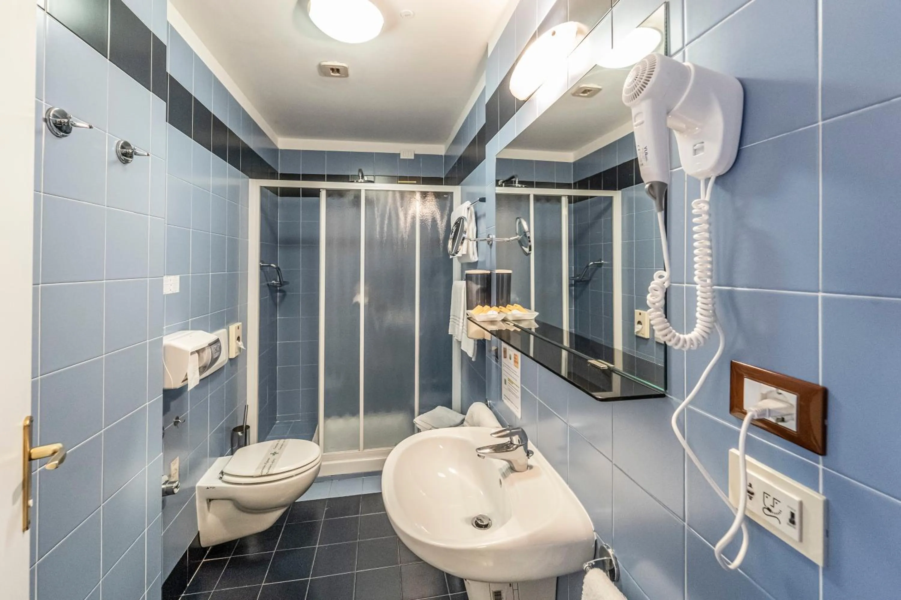 Shower in Hotel Italia