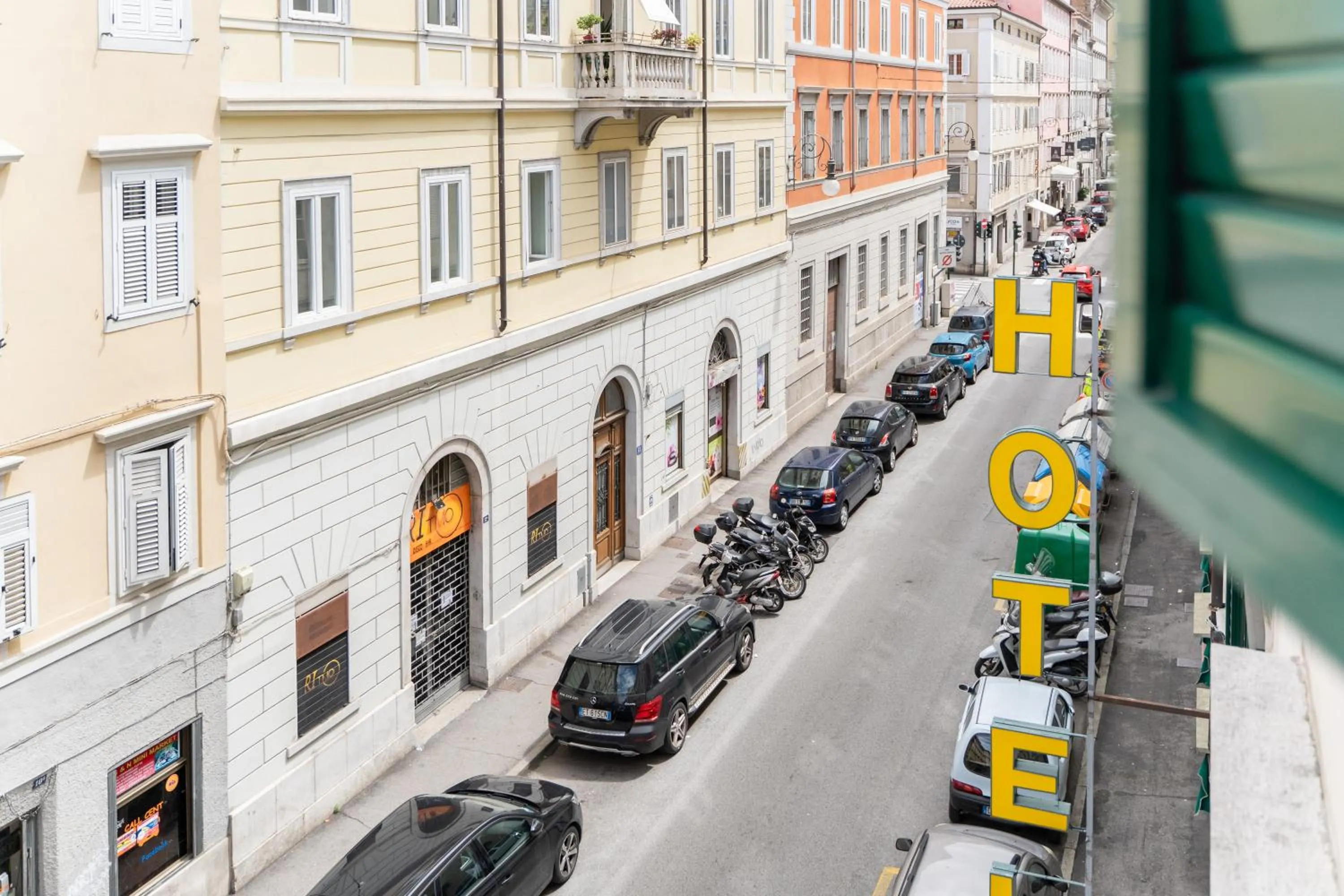 Neighbourhood in Hotel Italia