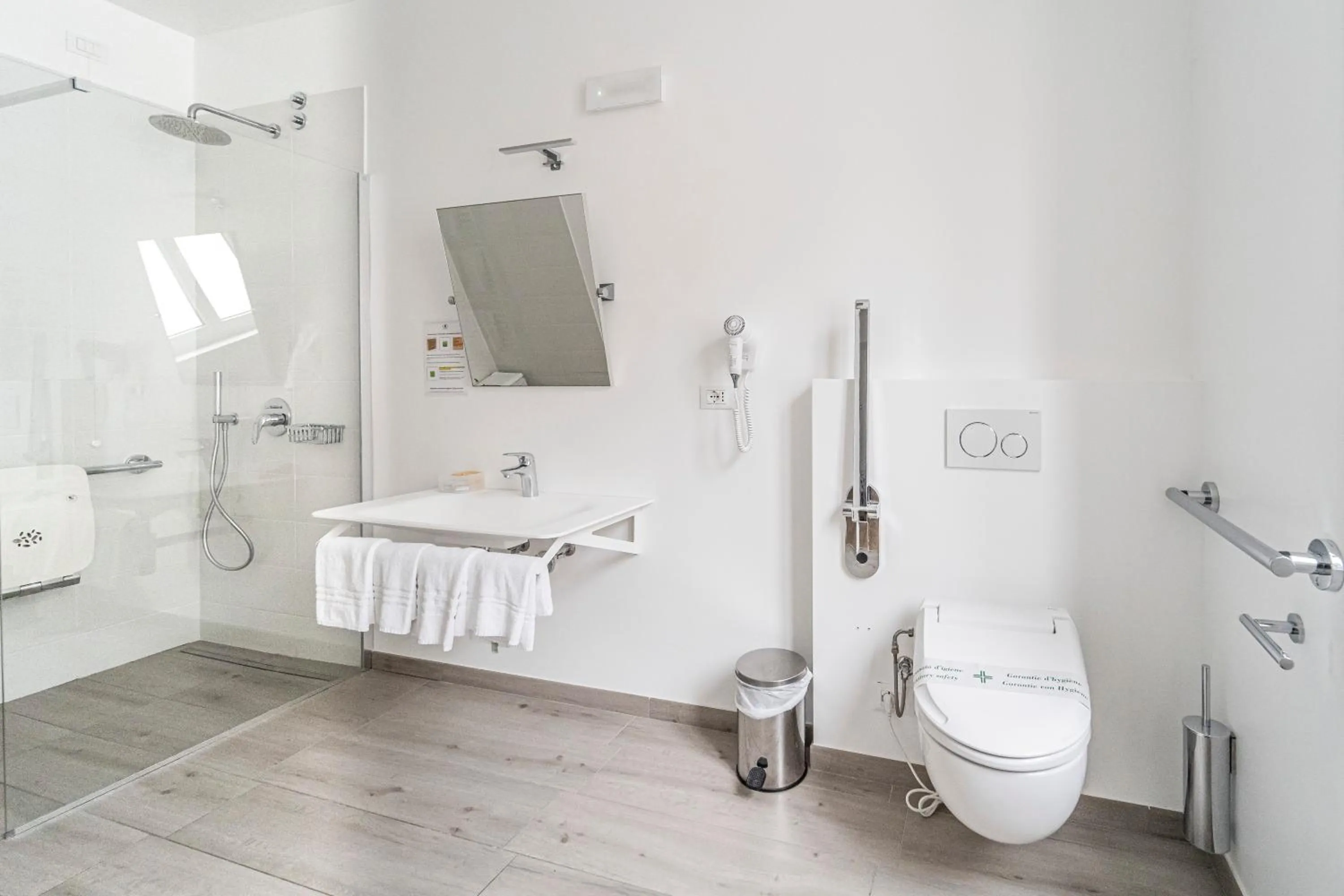 Shower in Hotel Italia