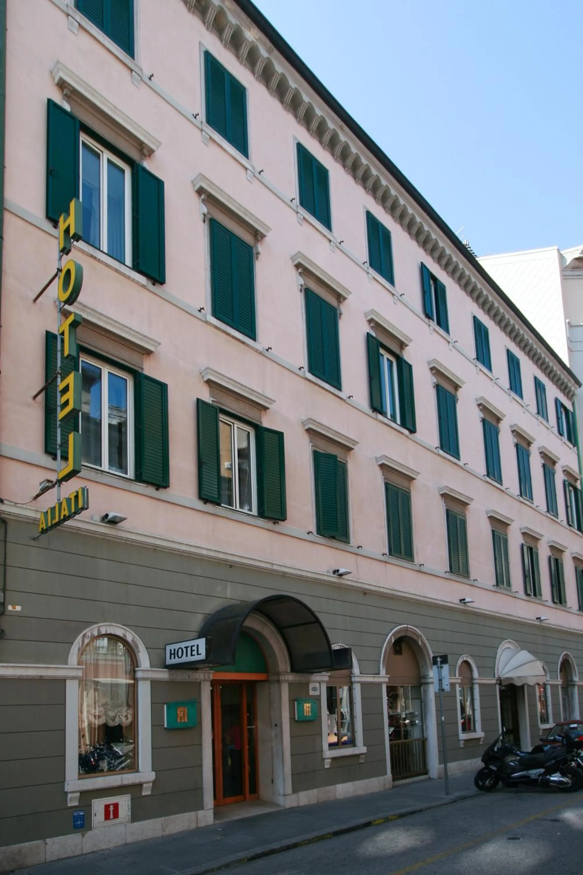 Facade/entrance in Hotel Italia