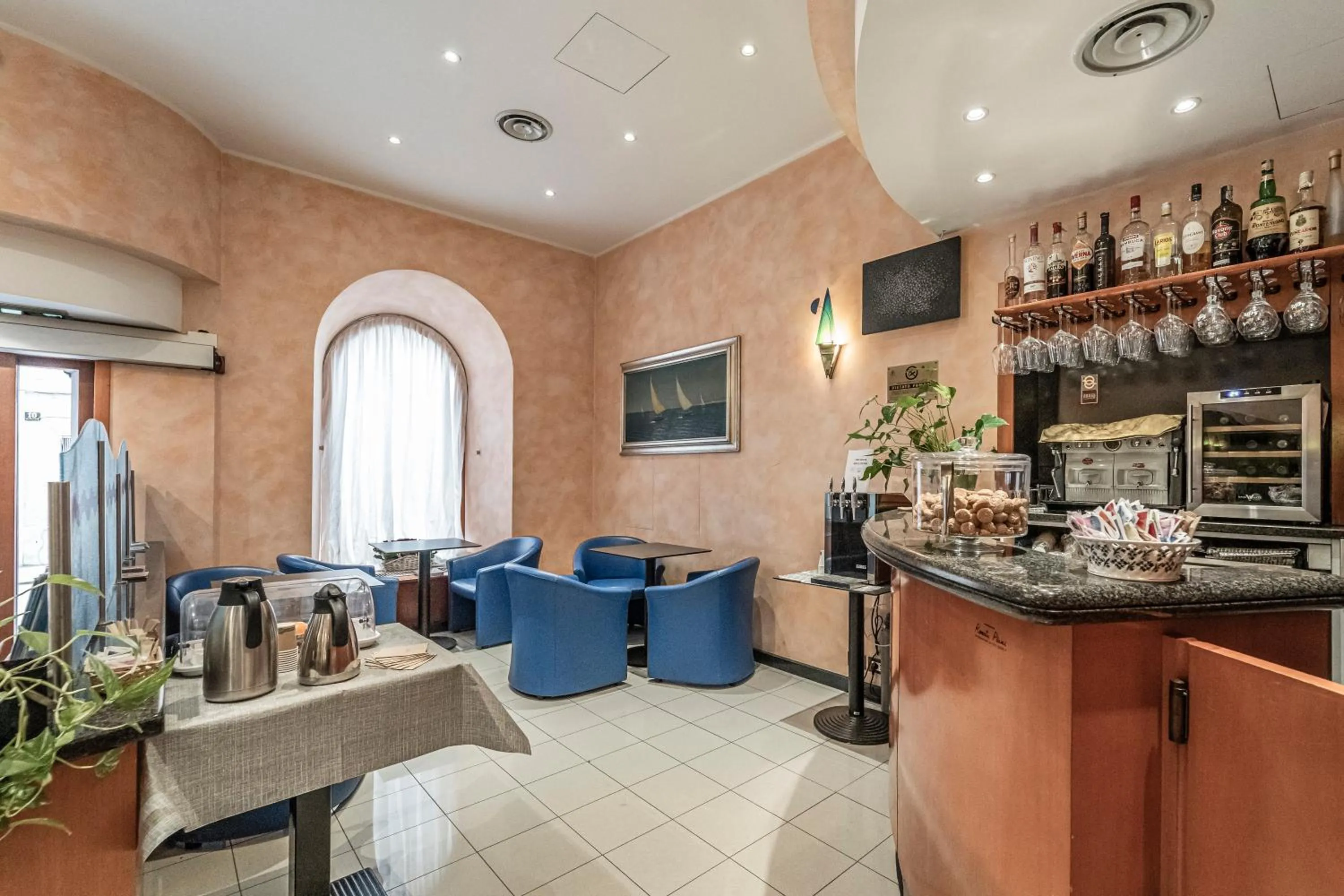 Facade/entrance in Hotel Italia