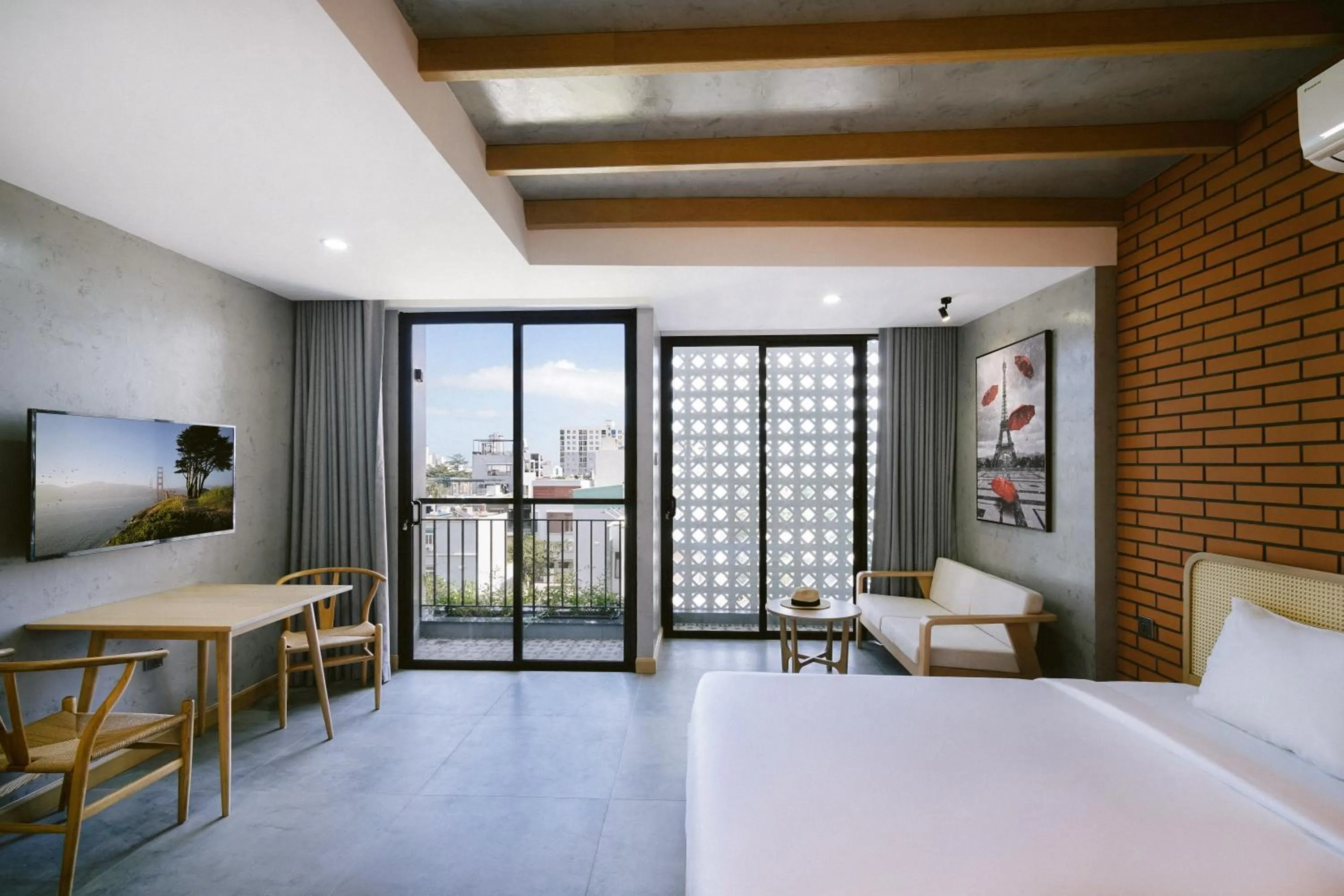 Photo of the whole room, Bed in SHI HOUSE by Haviland