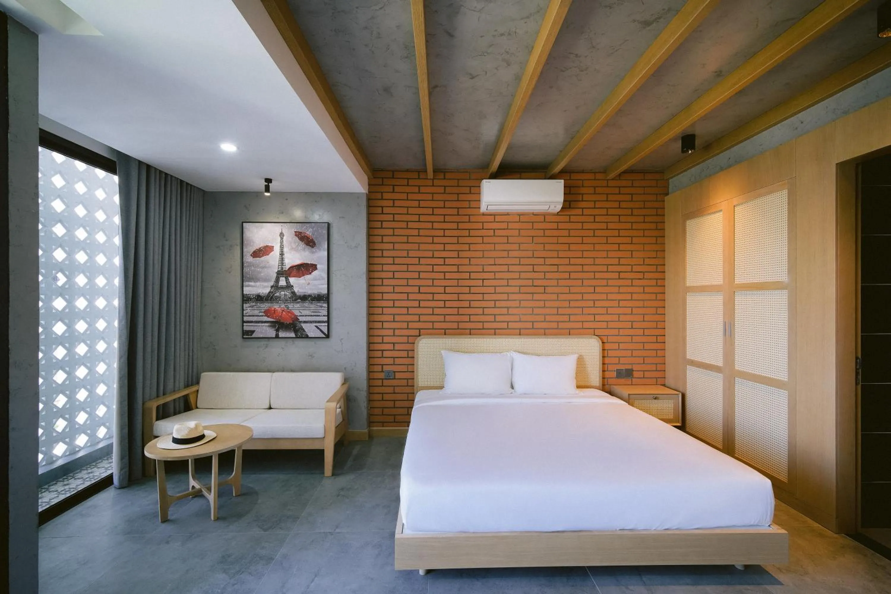 Bed in SHI HOUSE by Haviland