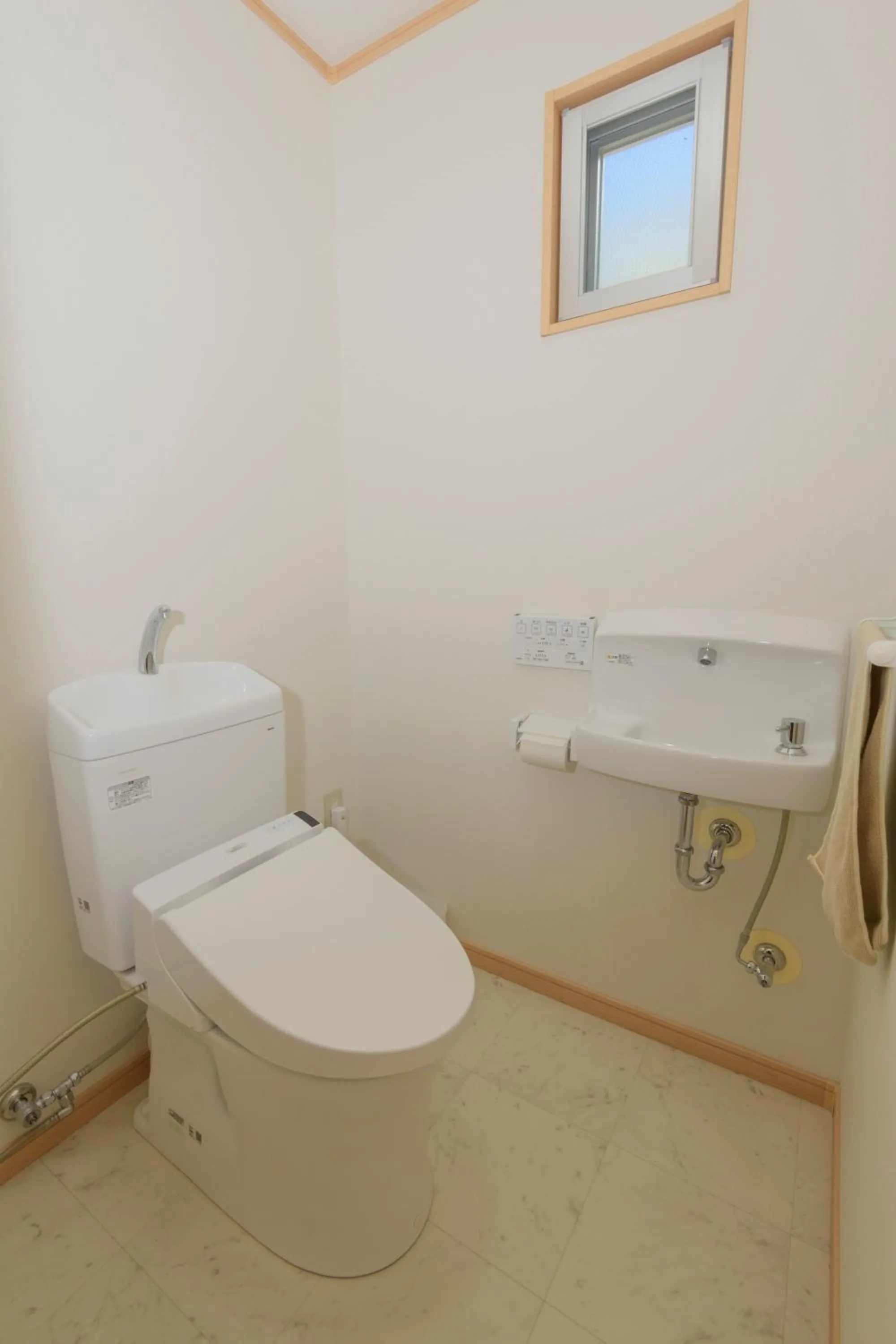 Toilet in WhiteShisa