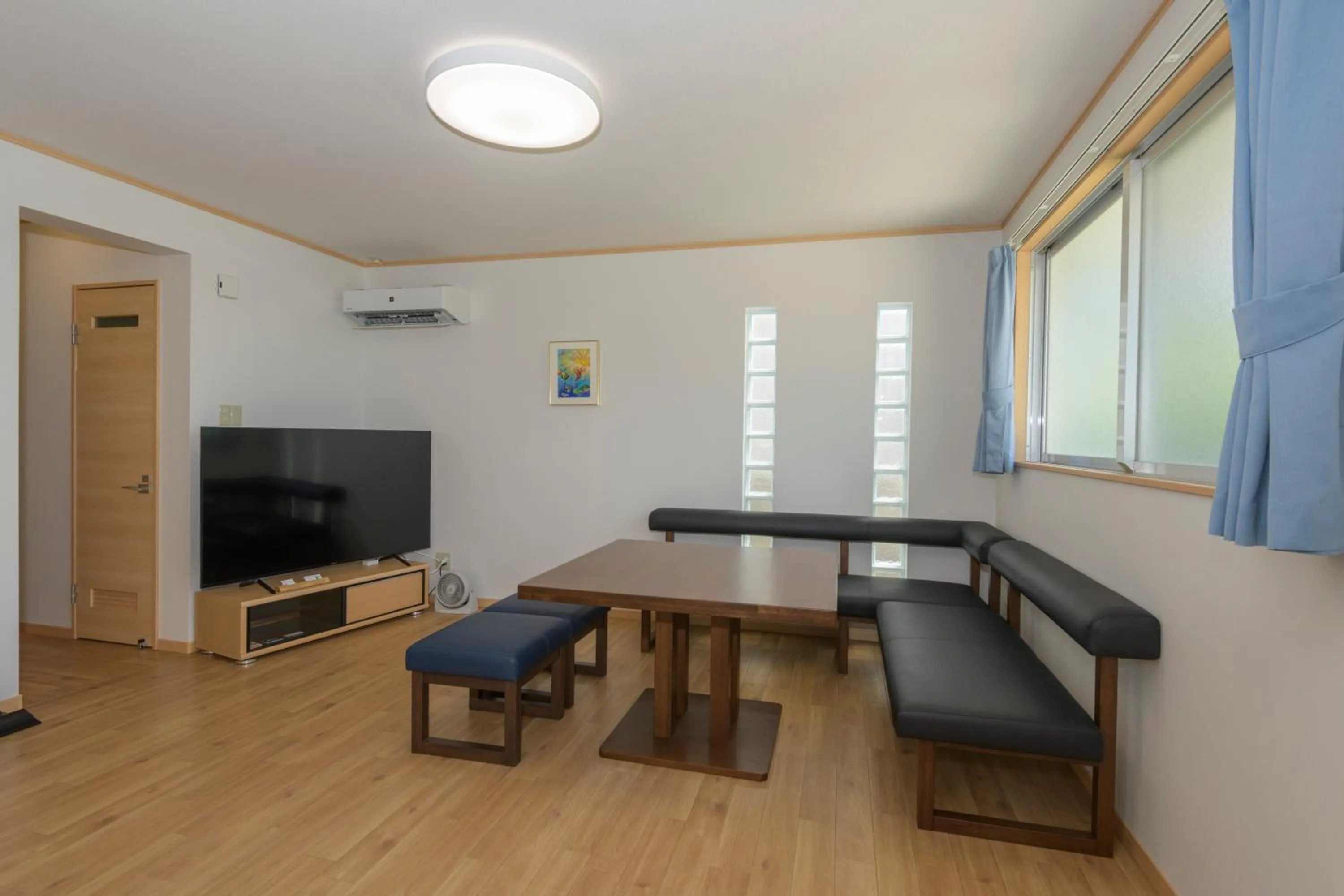 Dining area in WhiteShisa