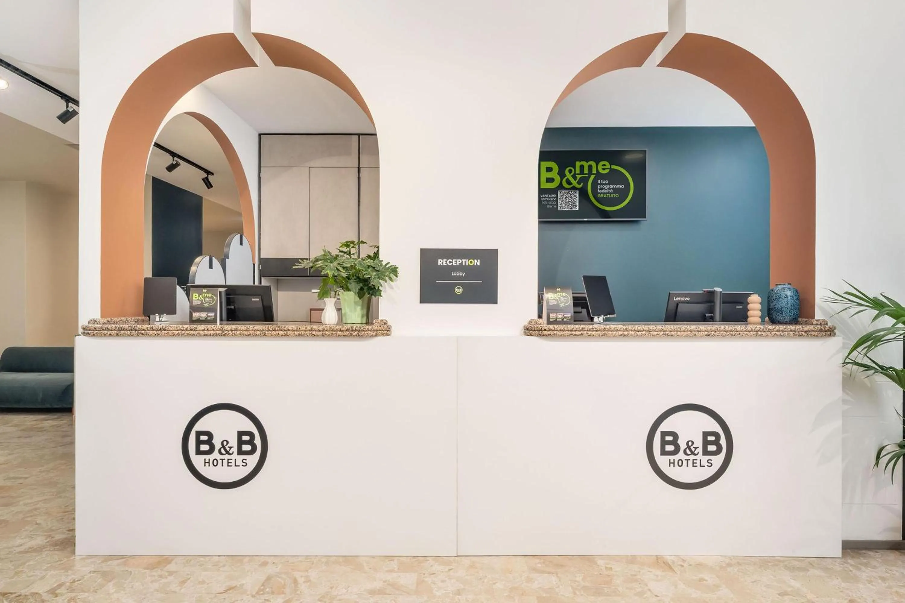 Lobby or reception in B&B HOTEL Treviso Al Fogher
