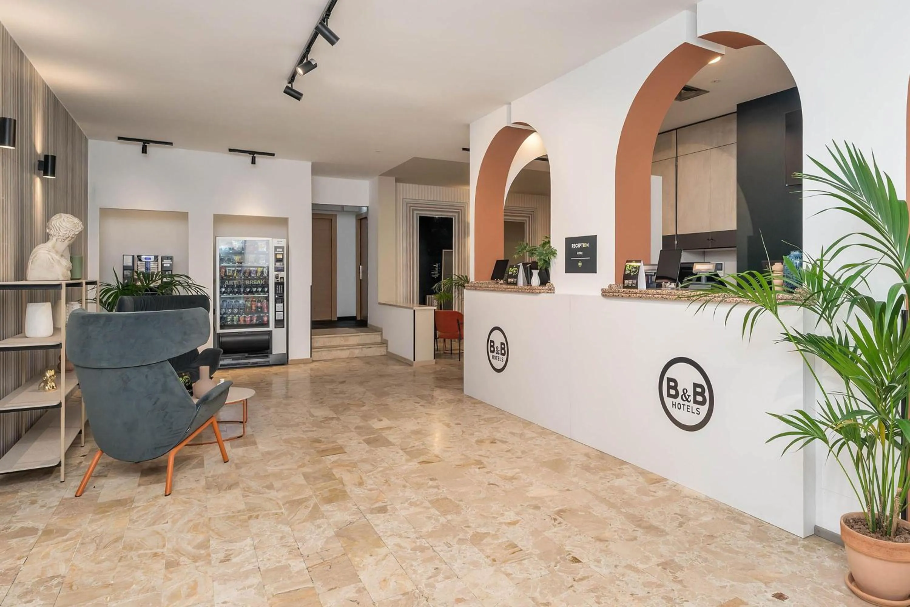 Lobby or reception in B&B HOTEL Treviso Al Fogher