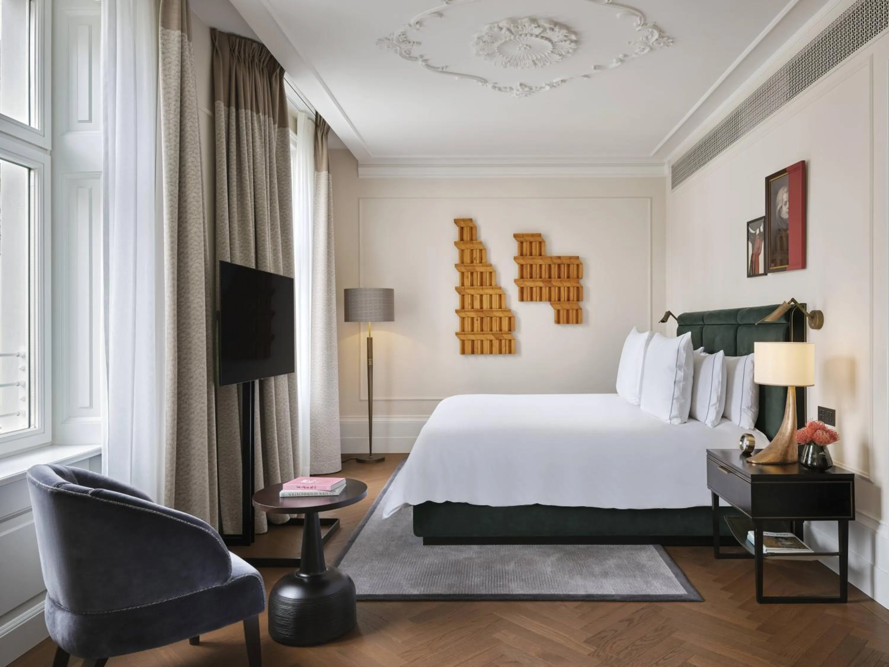 Bedroom, Bed in Rosewood Vienna