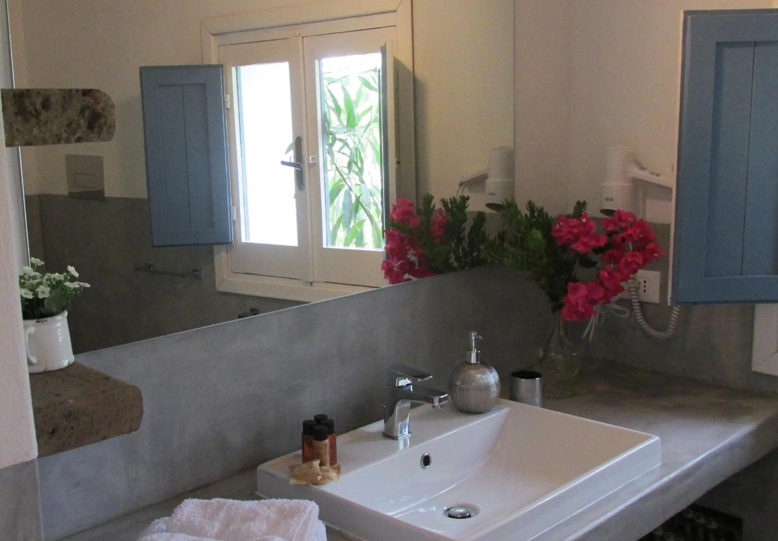 Bathroom in Le Lanterne Resort