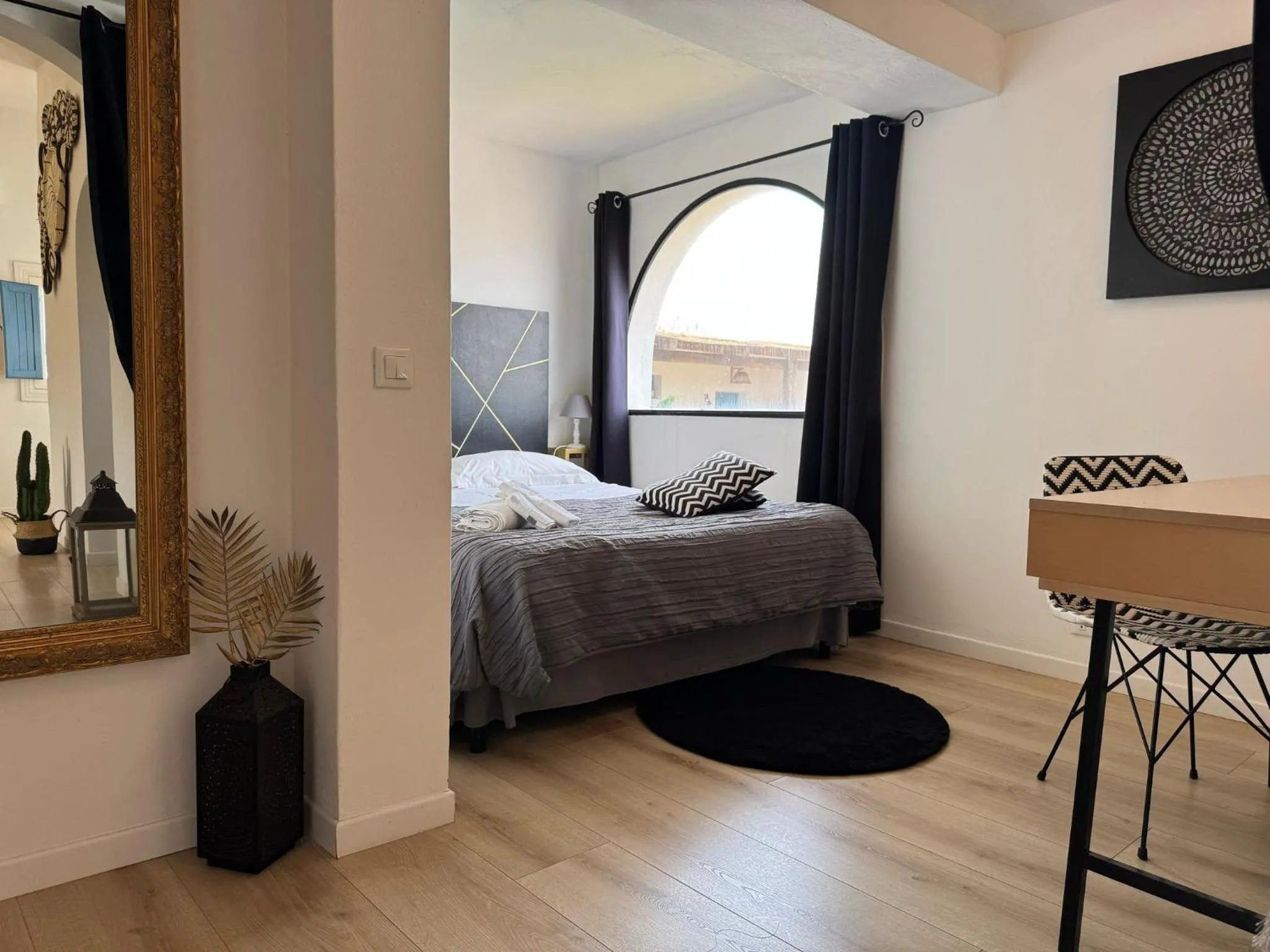 Bedroom, Bed in Le Lanterne Resort