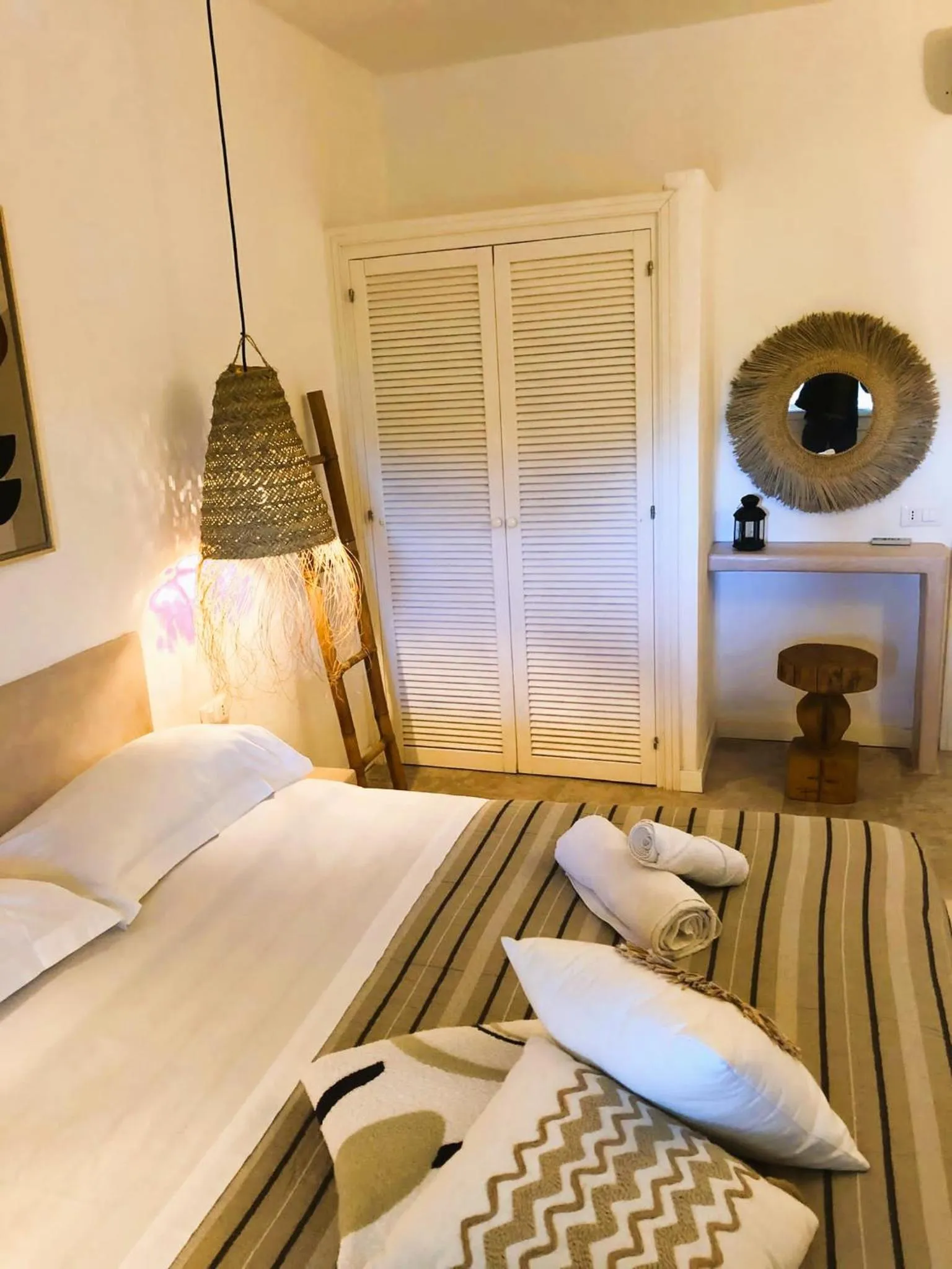 Bed in Le Lanterne Resort