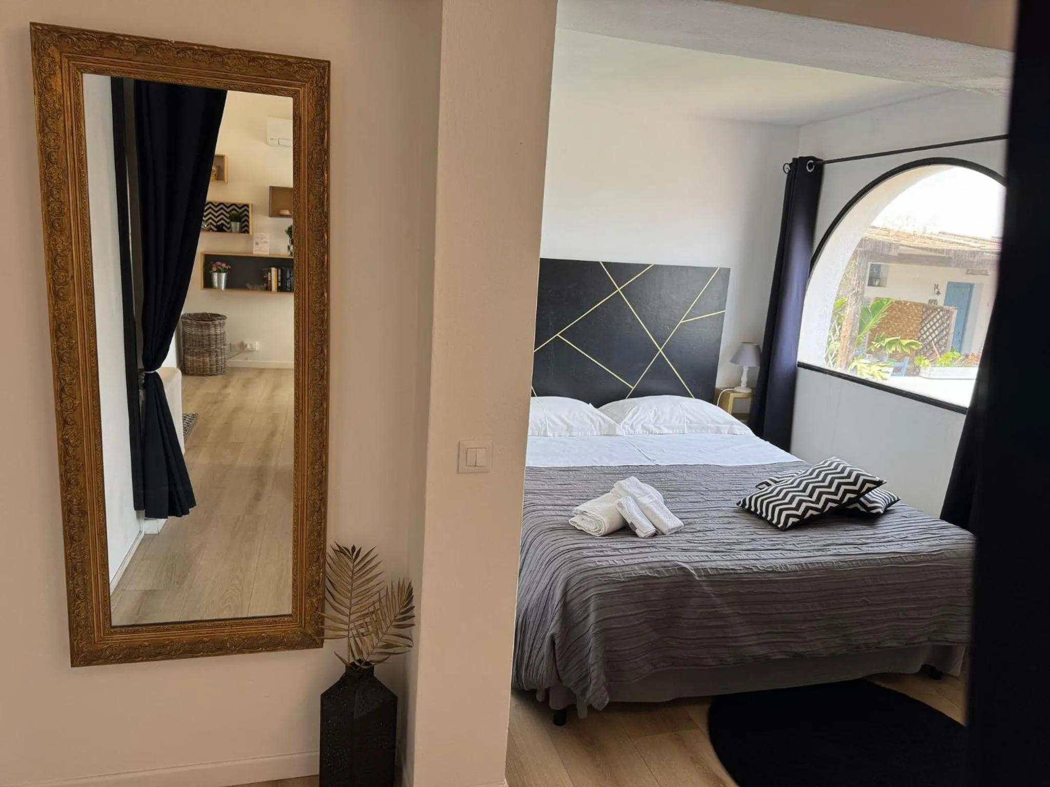 Bedroom, Bed in Le Lanterne Resort