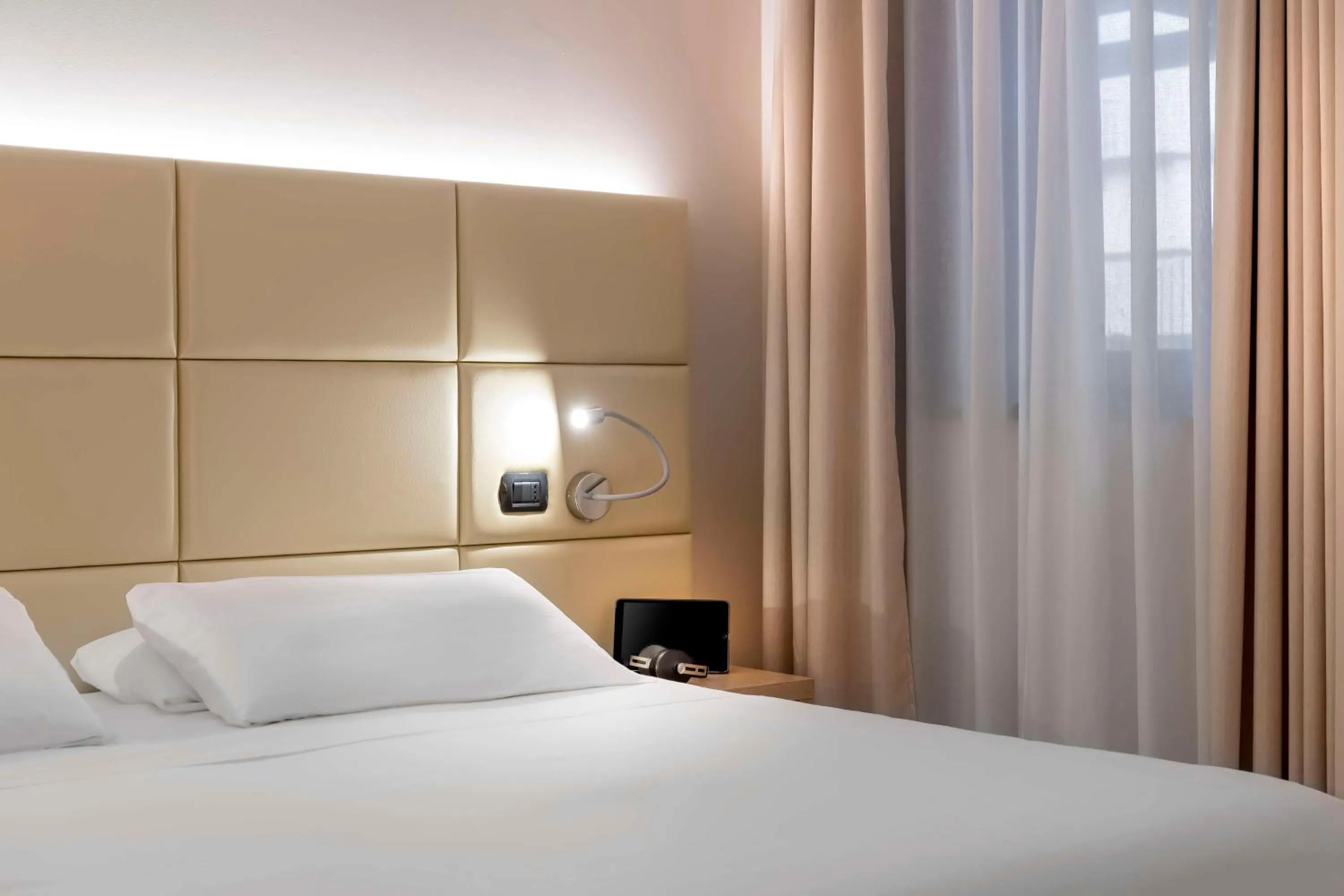 Bedroom, Bed in Best Western Cavalieri Della Corona