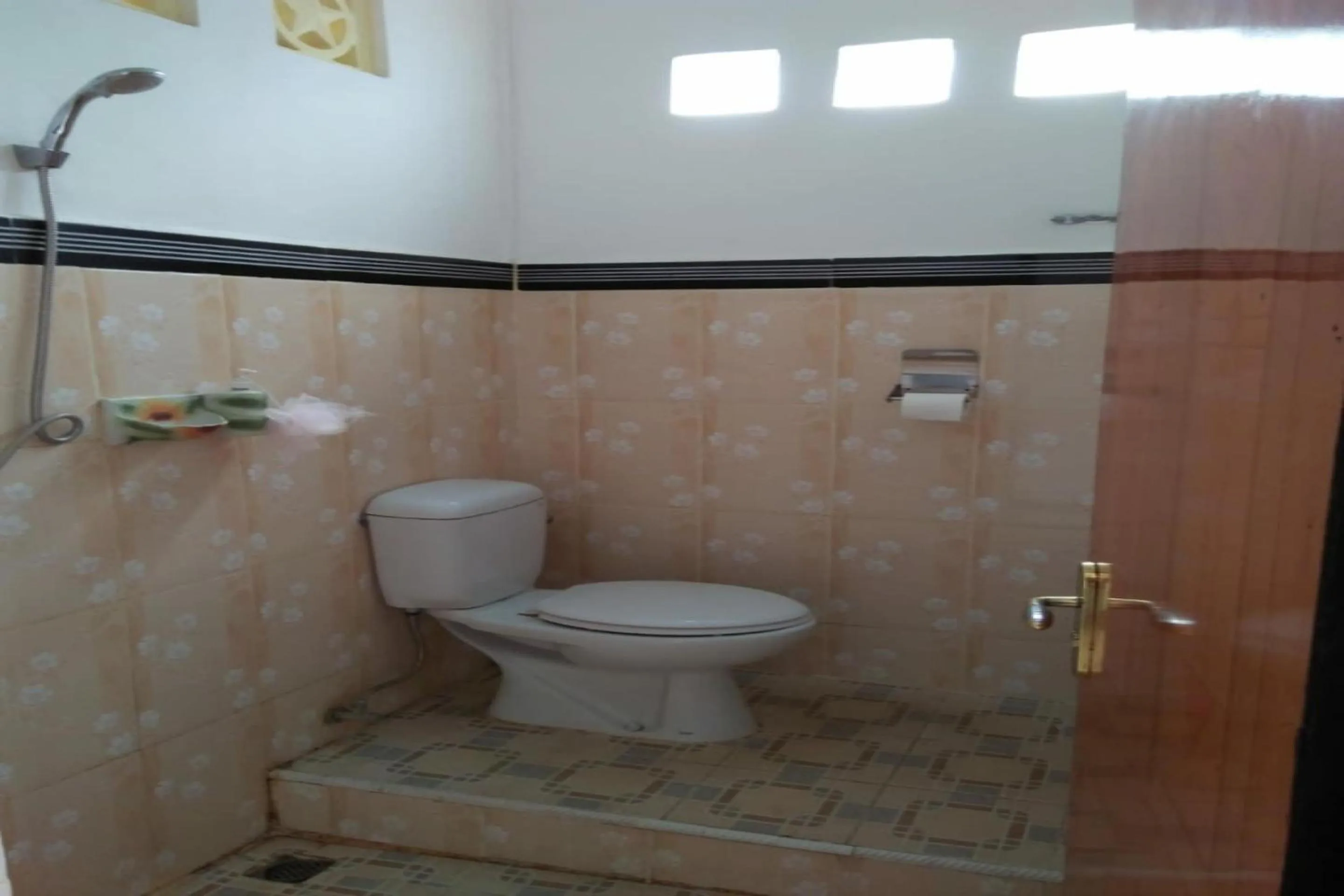 Bathroom in Hotel O Kelimutu Eco VillageNearMurundao Waterfall