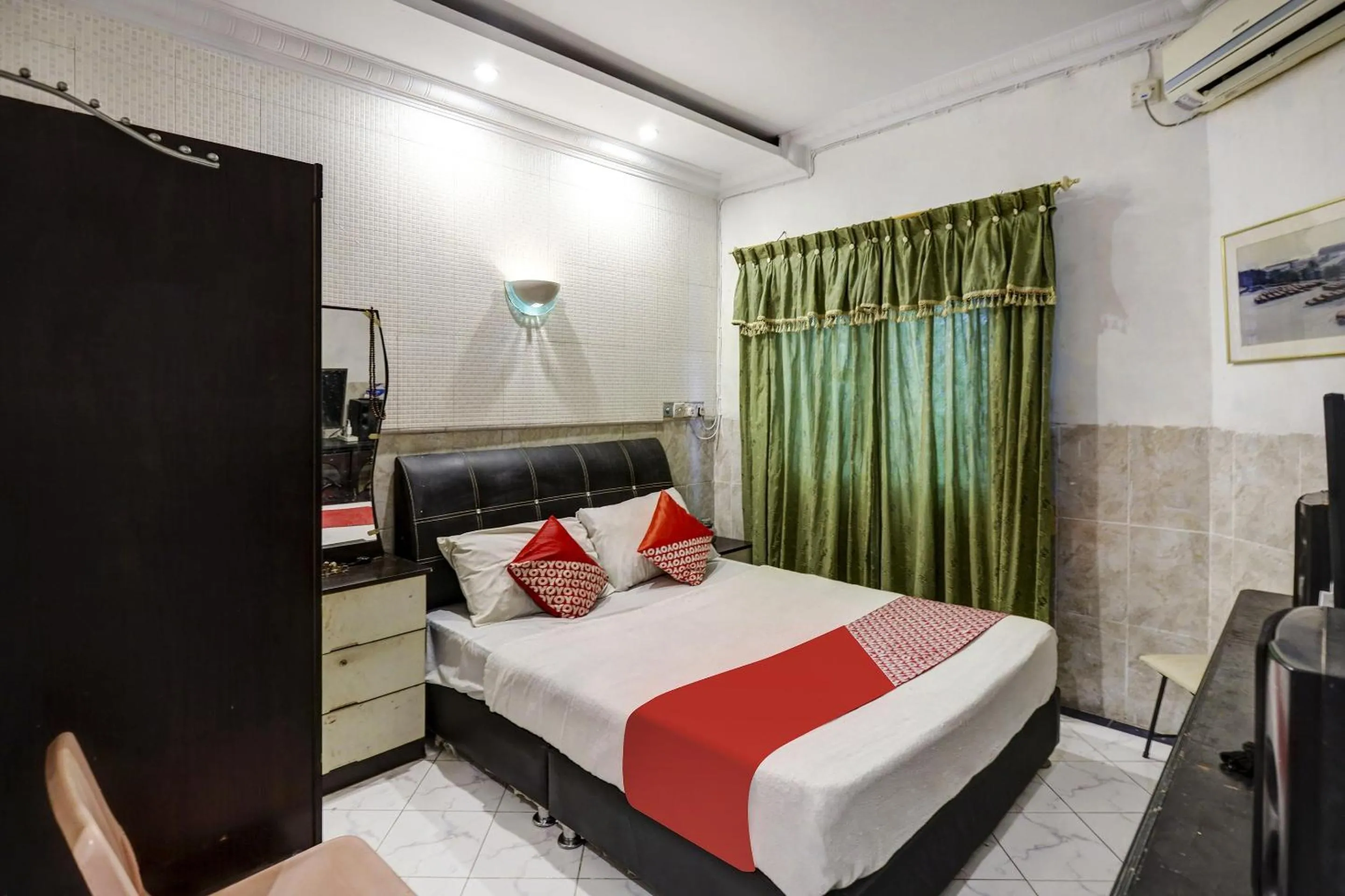 Bedroom, Bed in Hotel O Manisee 1 Homestay Syariah