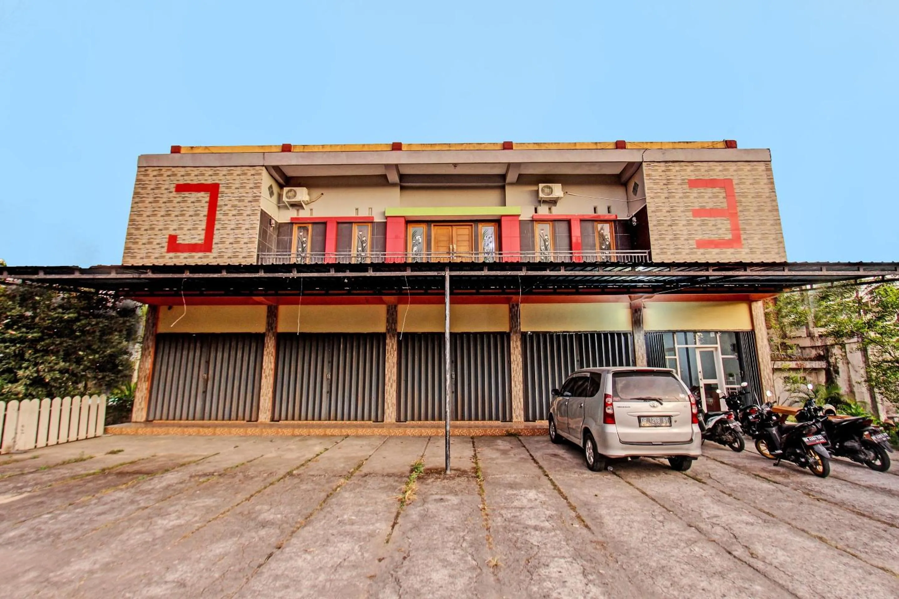 Facade/entrance in Hotel O J3