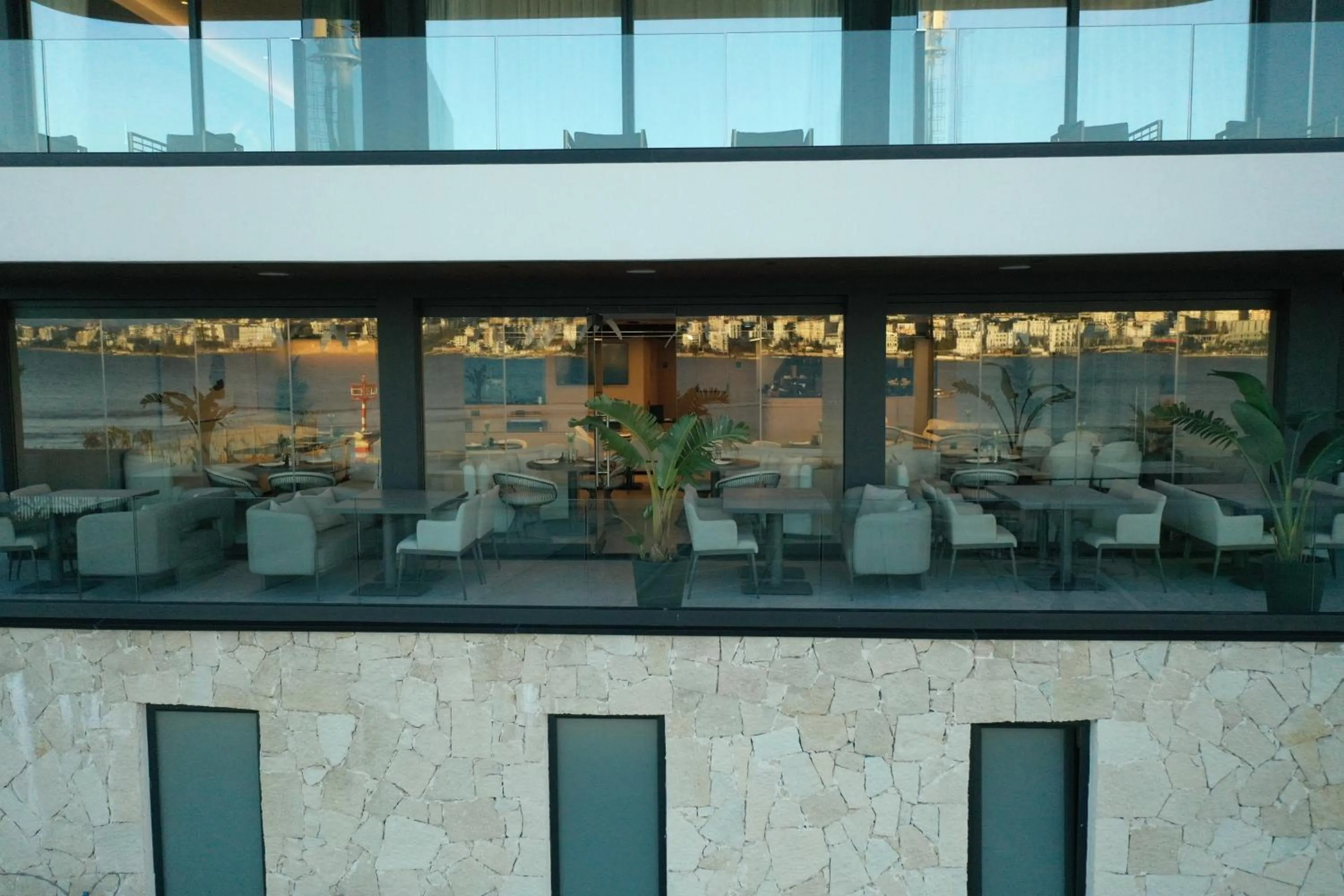 Restaurant/places to eat in ALYACHT Premium Hotel