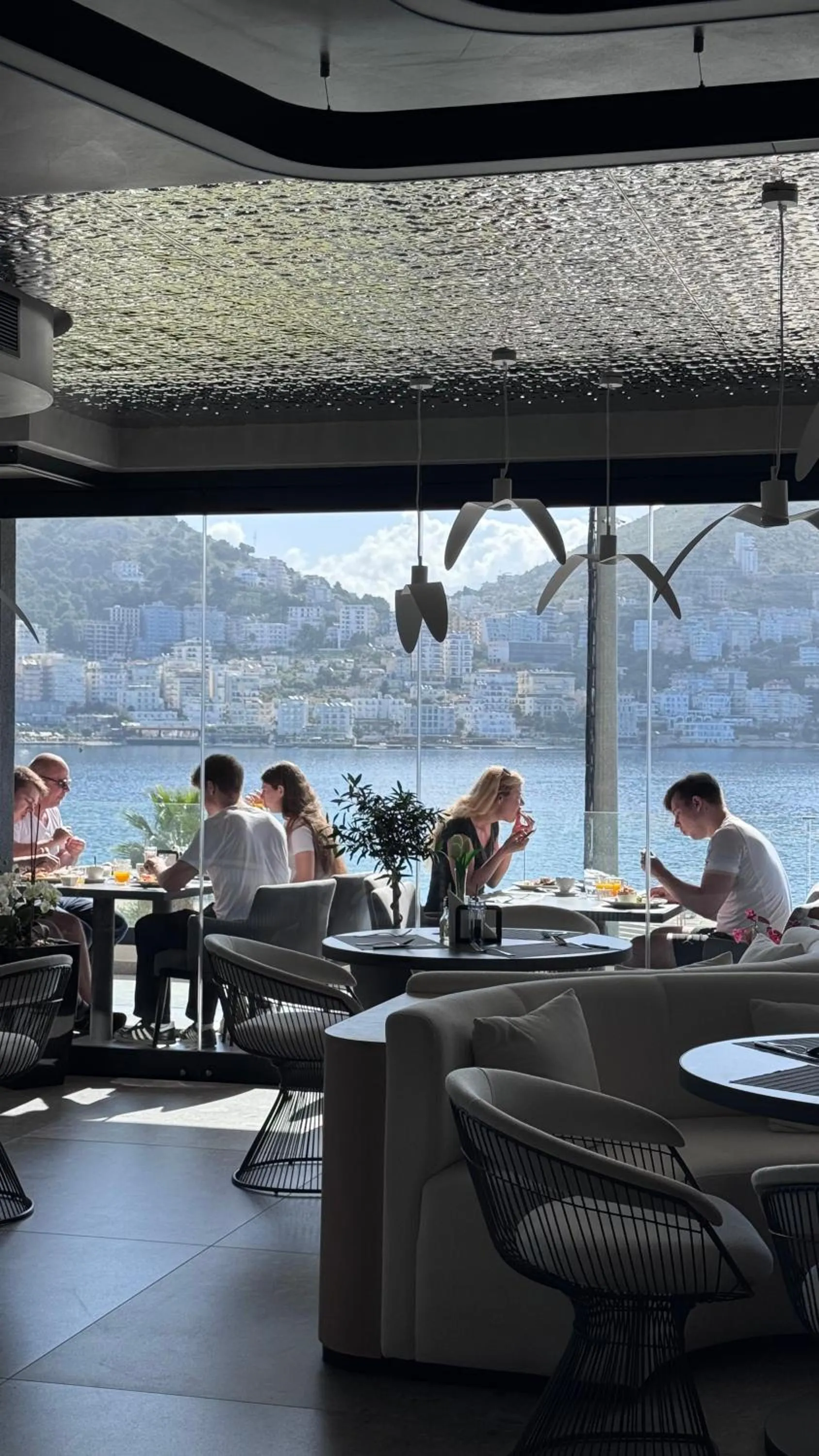 Restaurant/places to eat in ALYACHT Premium Hotel