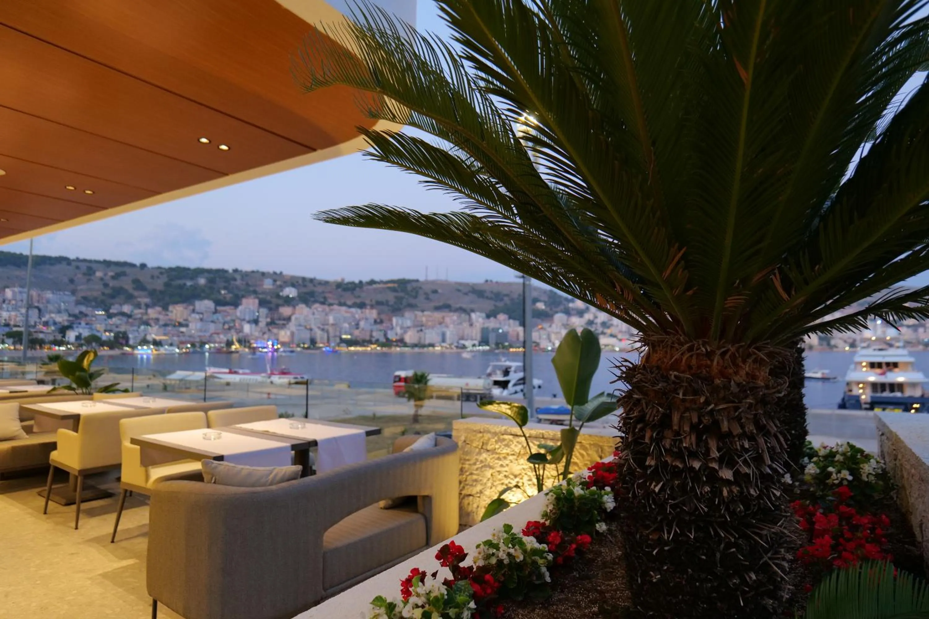 Restaurant/places to eat in ALYACHT Premium Hotel