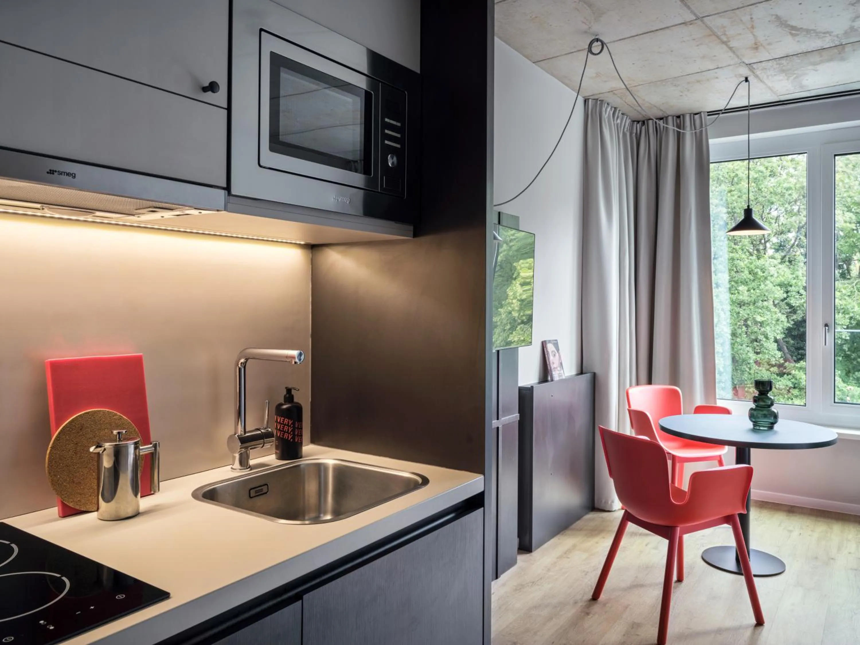 Kitchen or kitchenette in STAYERY Bremen