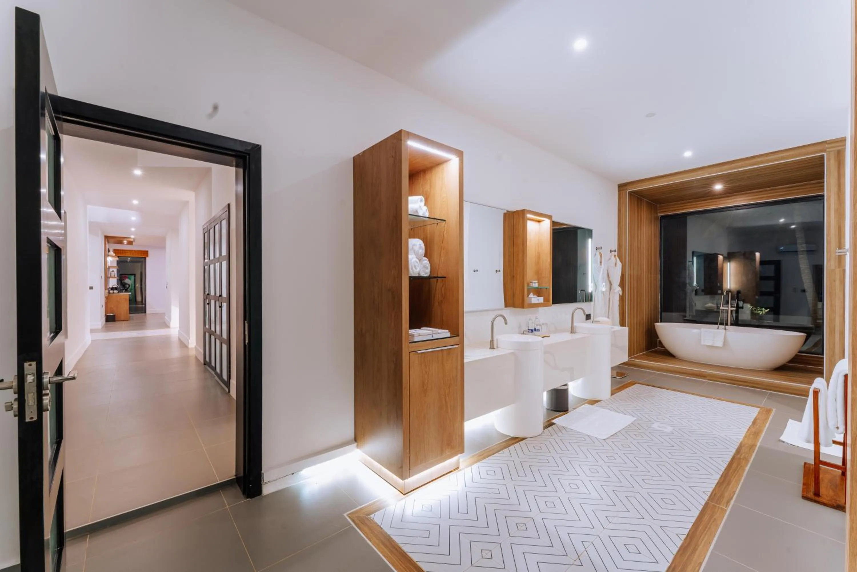 Bathroom, Bed in Safira Blu Luxury Resort & Villas