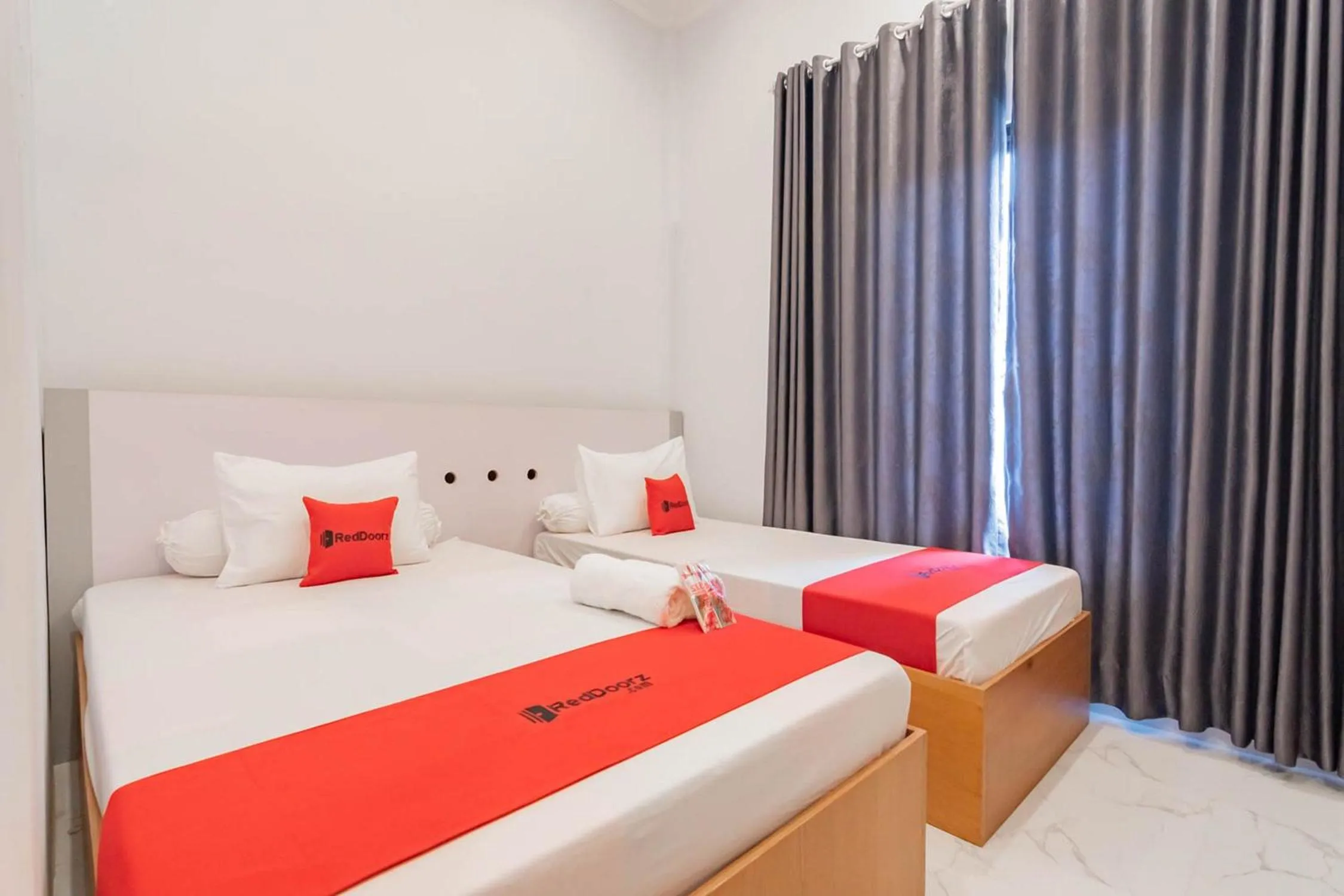 Bedroom, Bed in RedDoorz Syariah @ Tanggeung