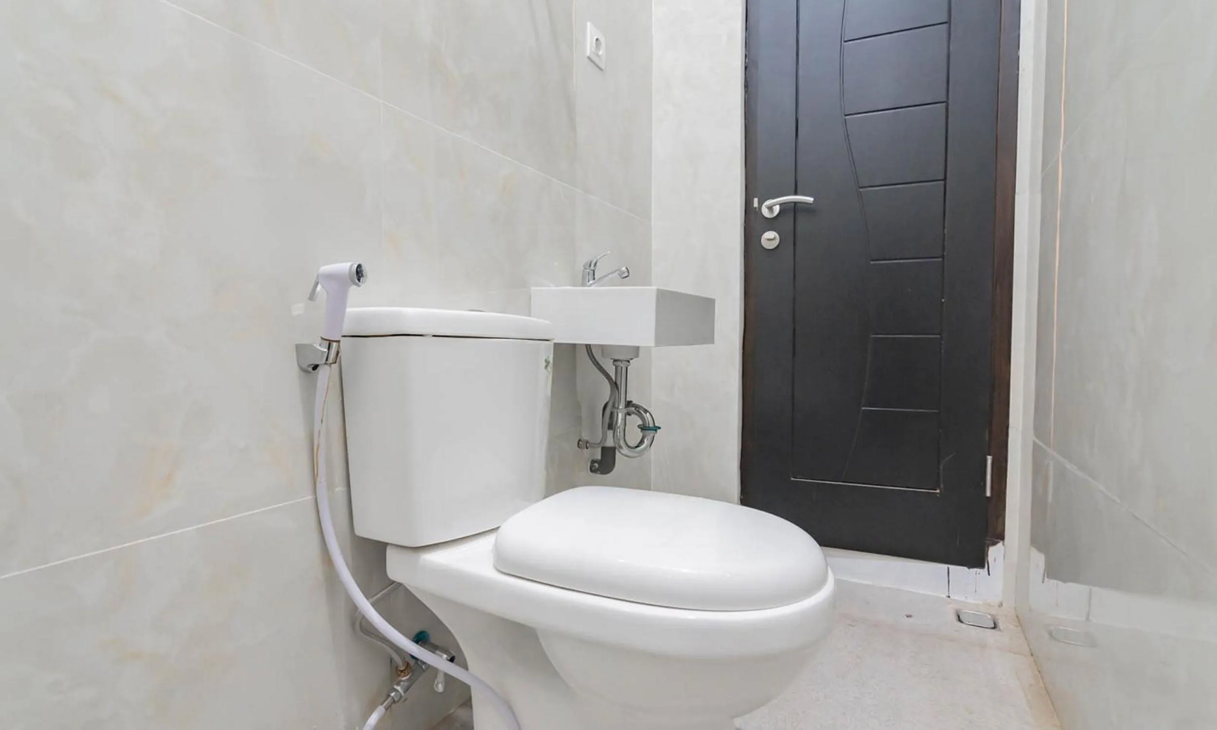 Bathroom in RedDoorz Syariah @ Tanggeung