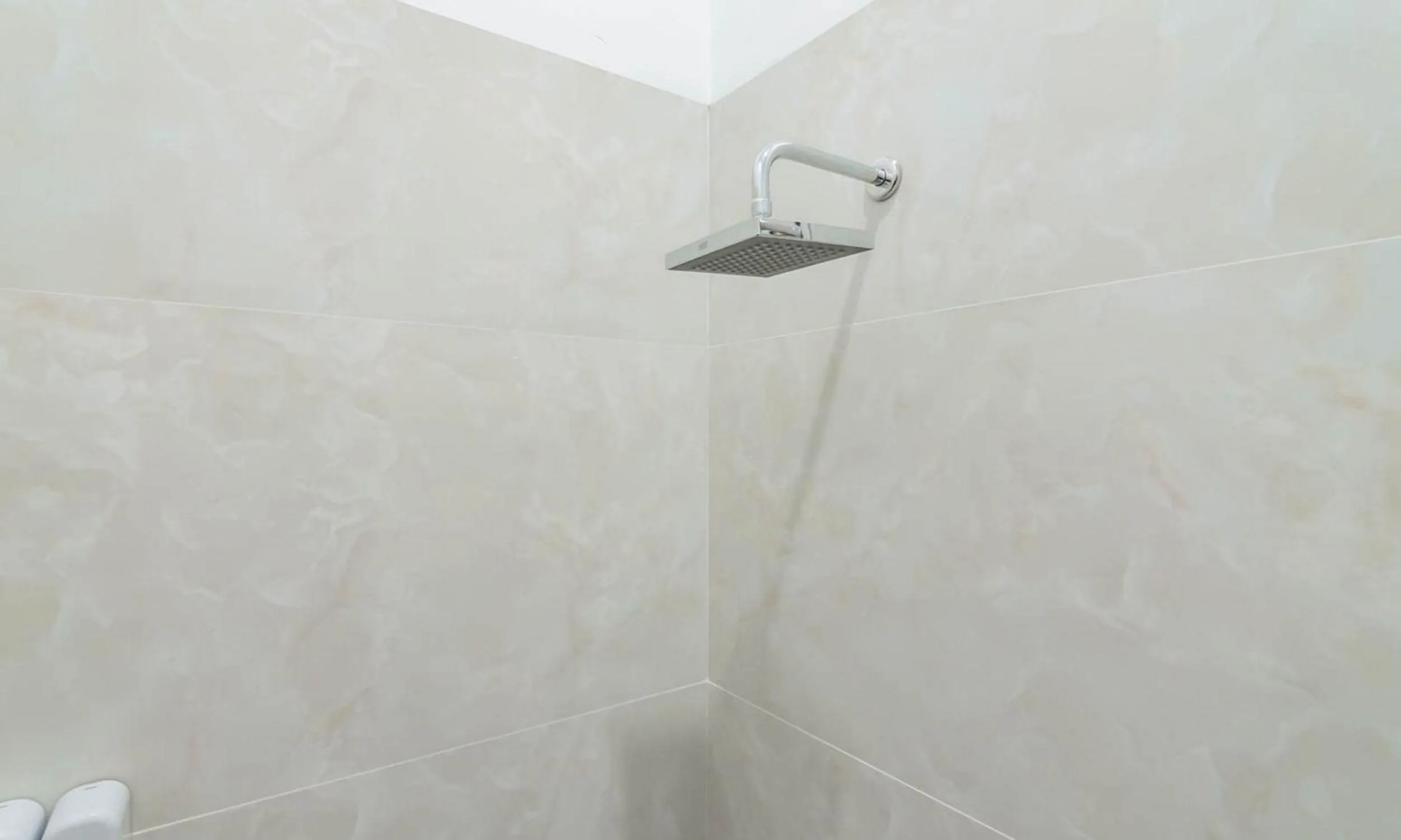 Bathroom in RedDoorz Syariah @ Tanggeung