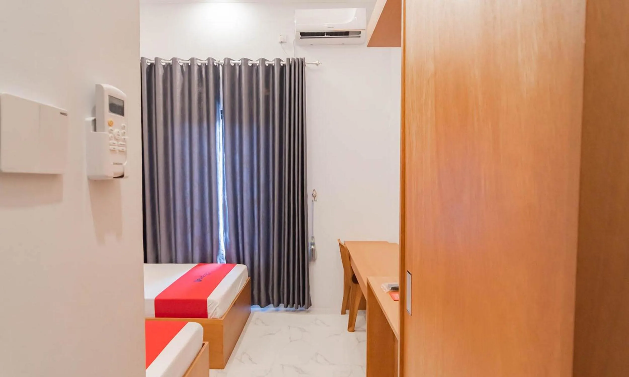 Bedroom, Bed in RedDoorz Syariah @ Tanggeung