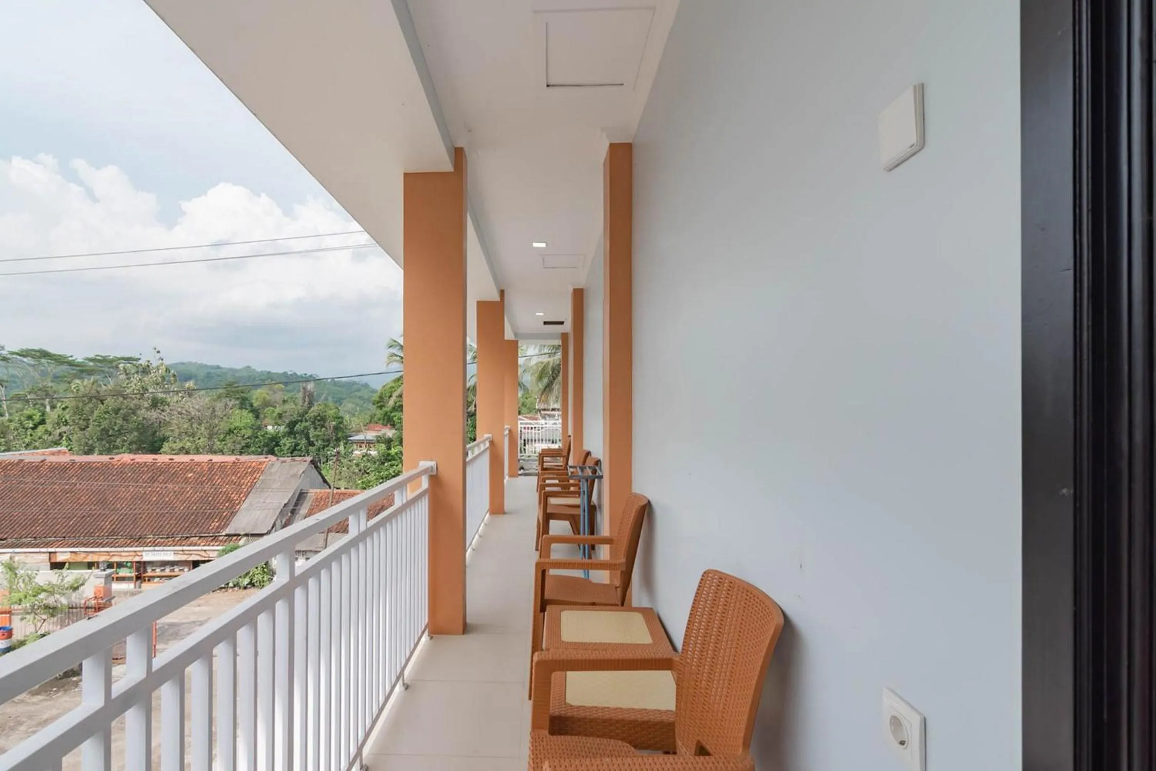 Balcony/Terrace in RedDoorz Syariah @ Tanggeung