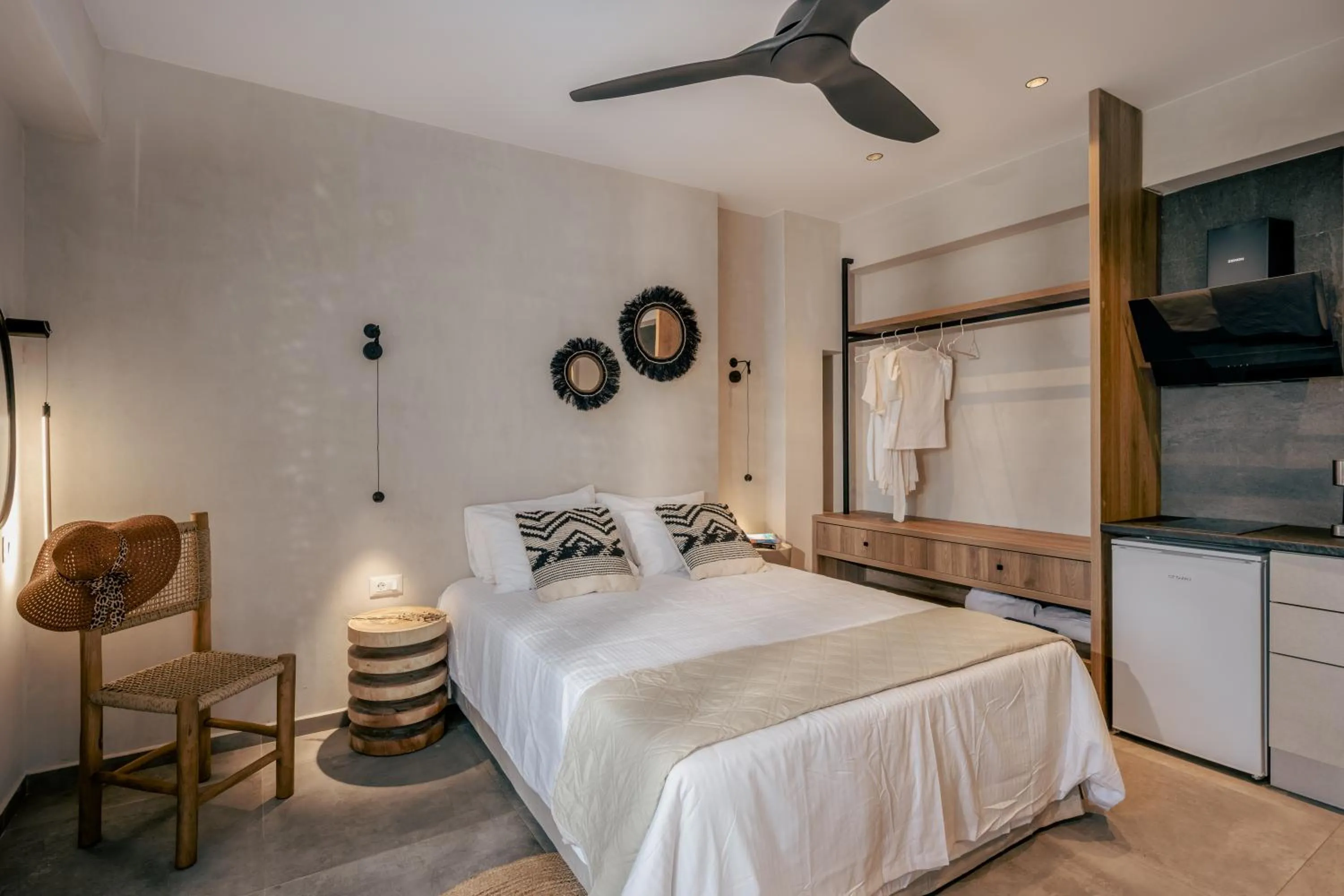 Photo of the whole room, Bed in Casa D'Oro Suites by Estia 'Adults Only'