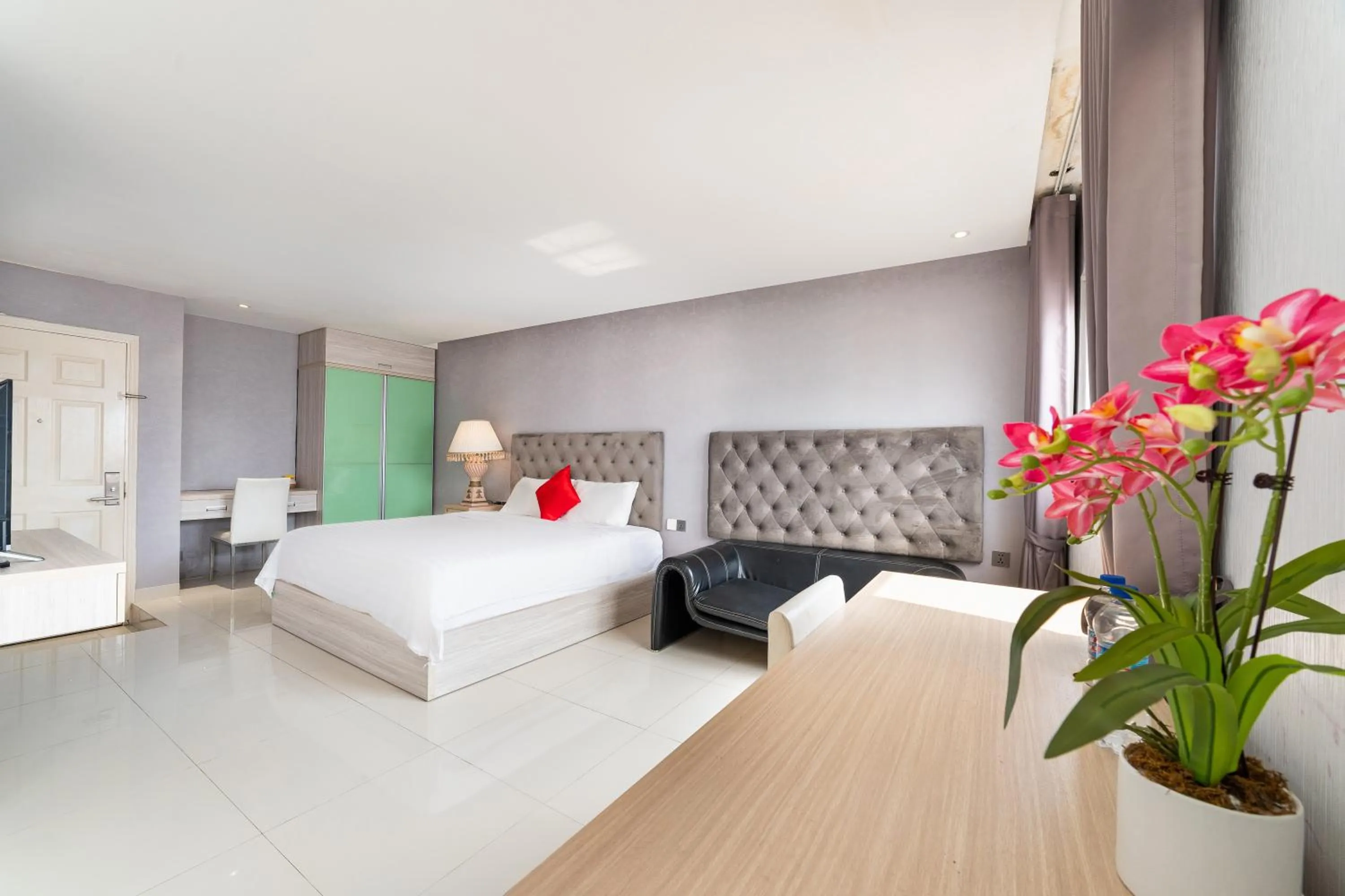 Photo of the whole room, Bed in Collection O Sunshine Garden Hotel