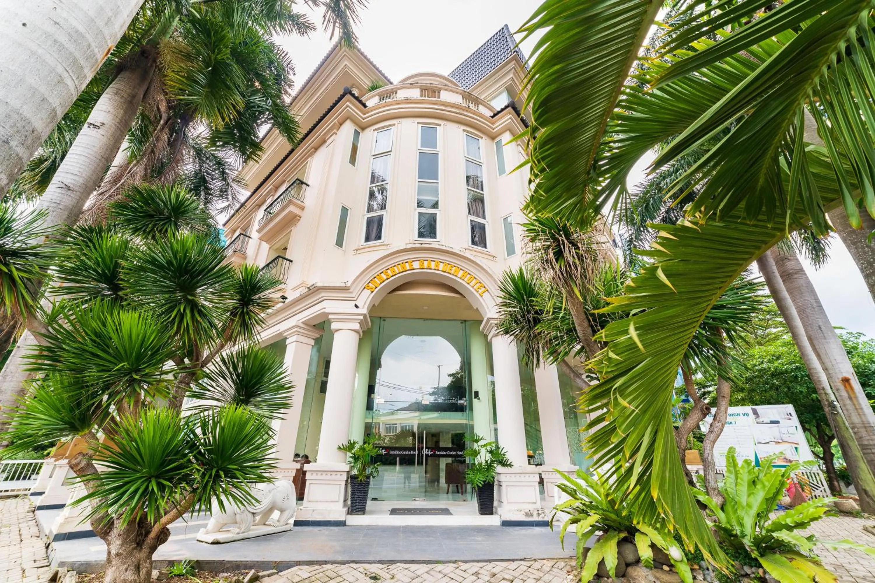 Property building in Collection O Sunshine Garden Hotel