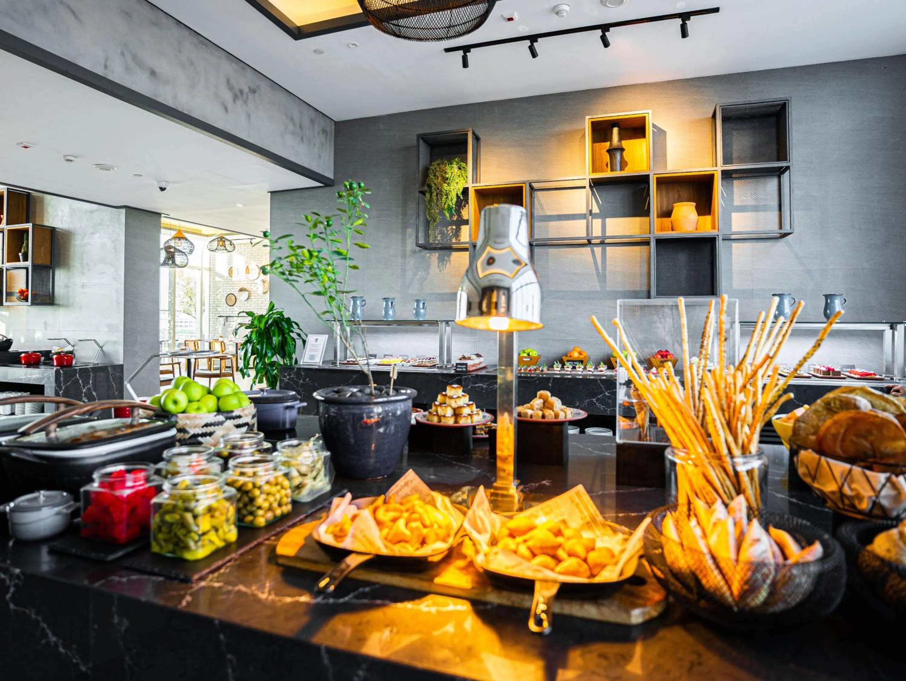 Restaurant/places to eat in Movenpick Jumeirah Village Triangle