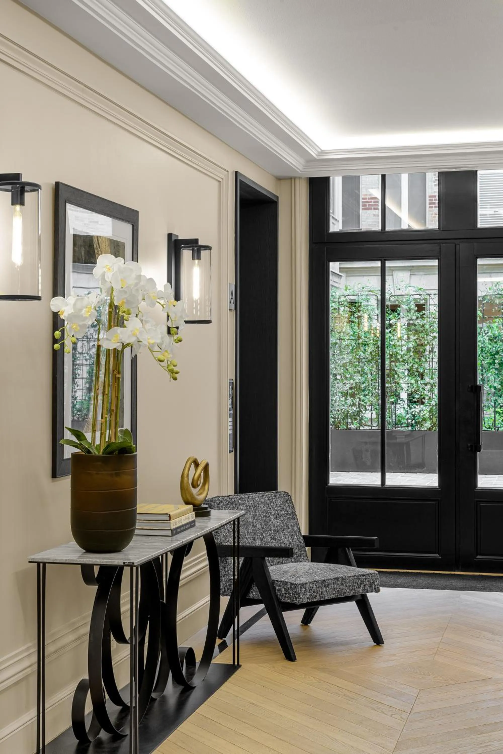 Lobby or reception in Black Door