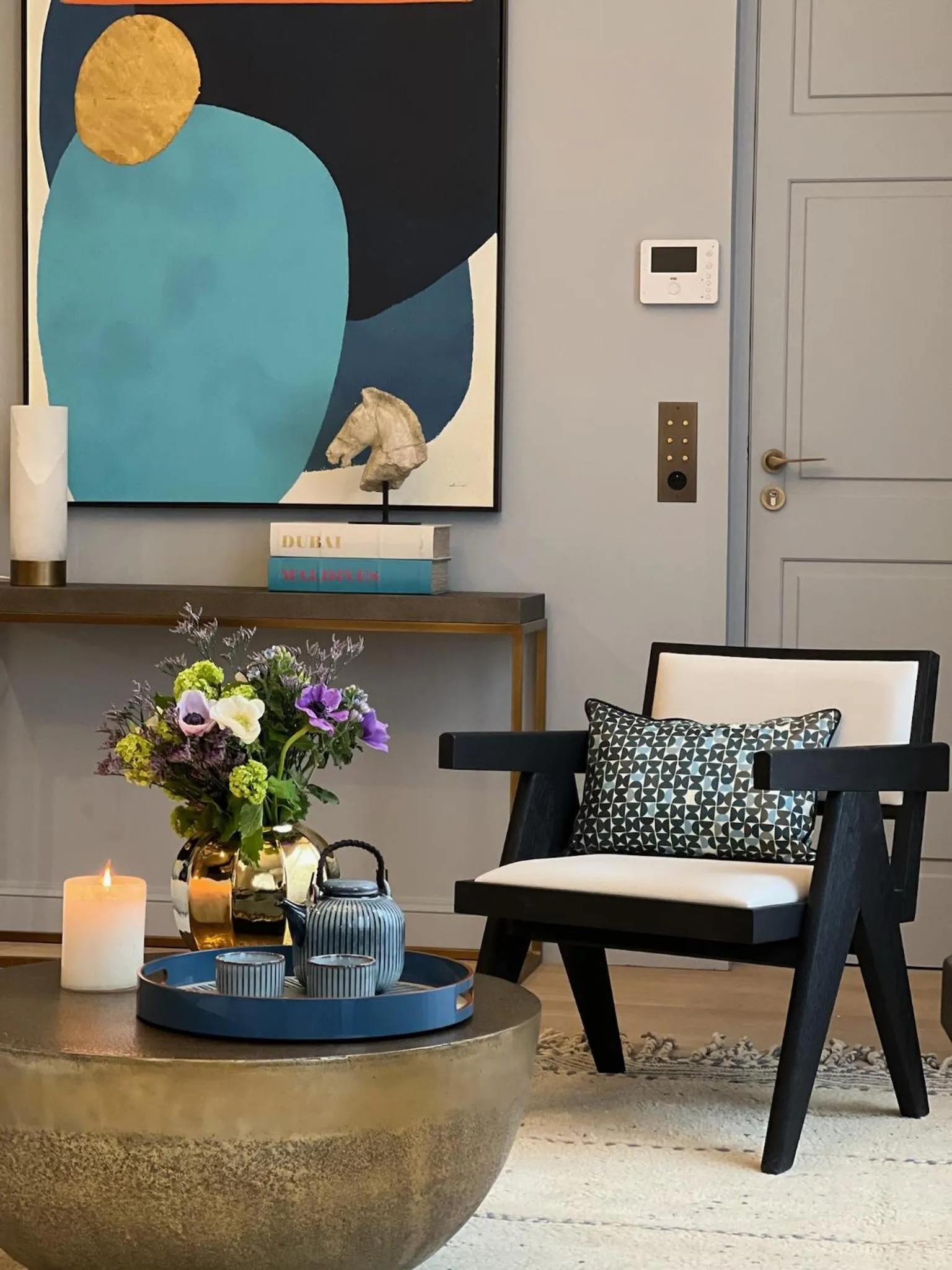 Living room in Black Door
