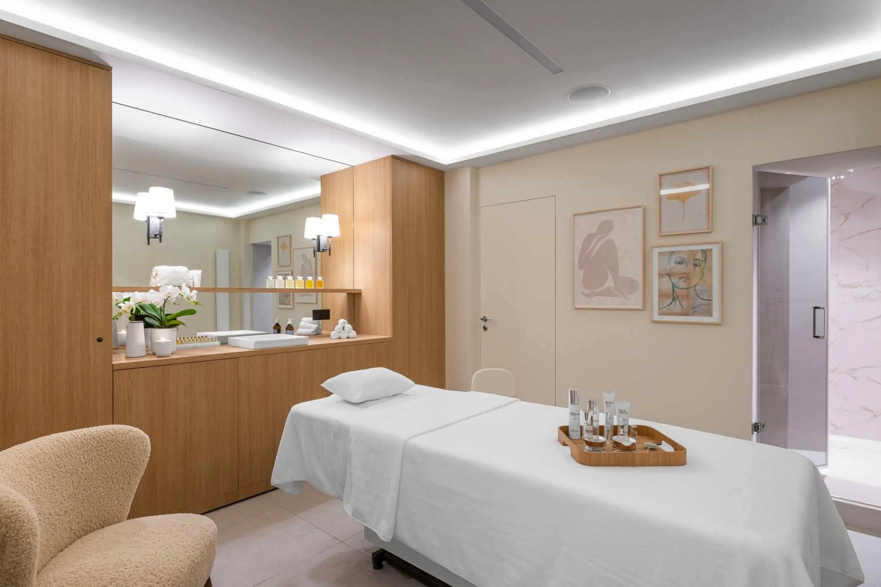 Massage in Black Door