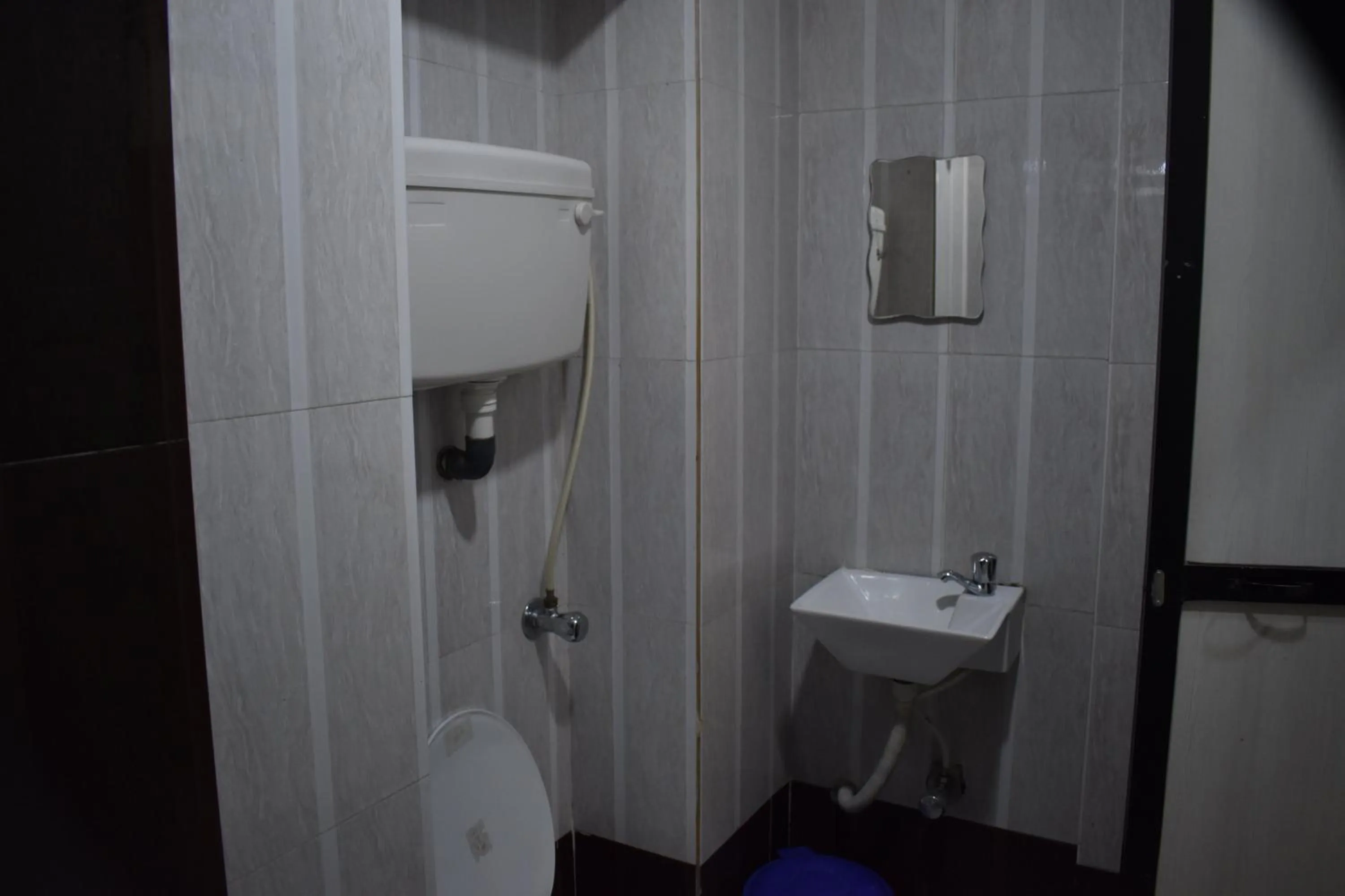 Bathroom in Hotel Sea View - Near Taj Hotel