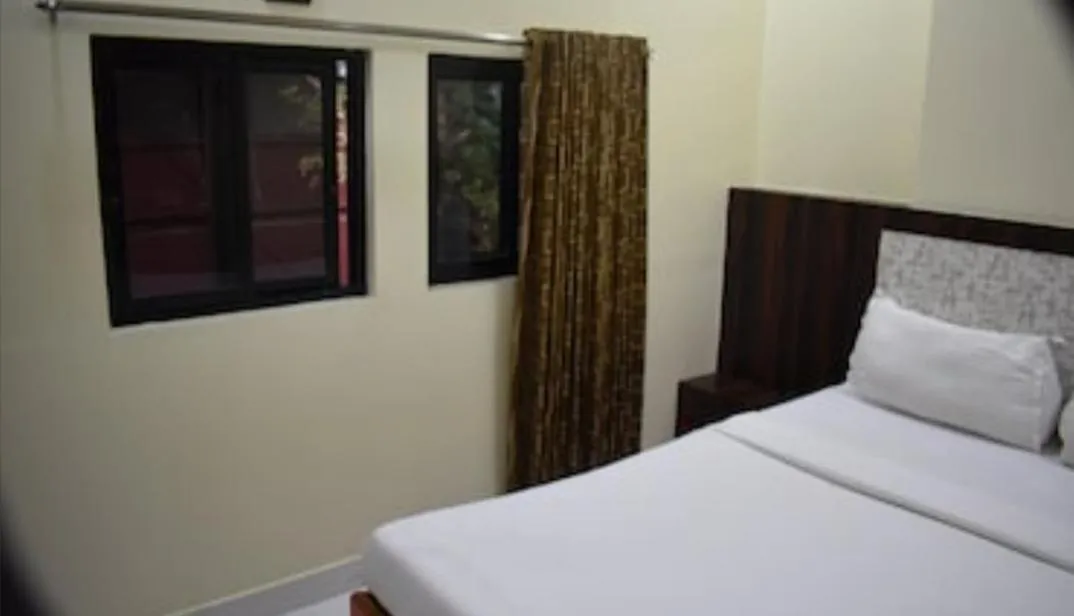 Bed in Hotel Sea View - Near Taj Hotel