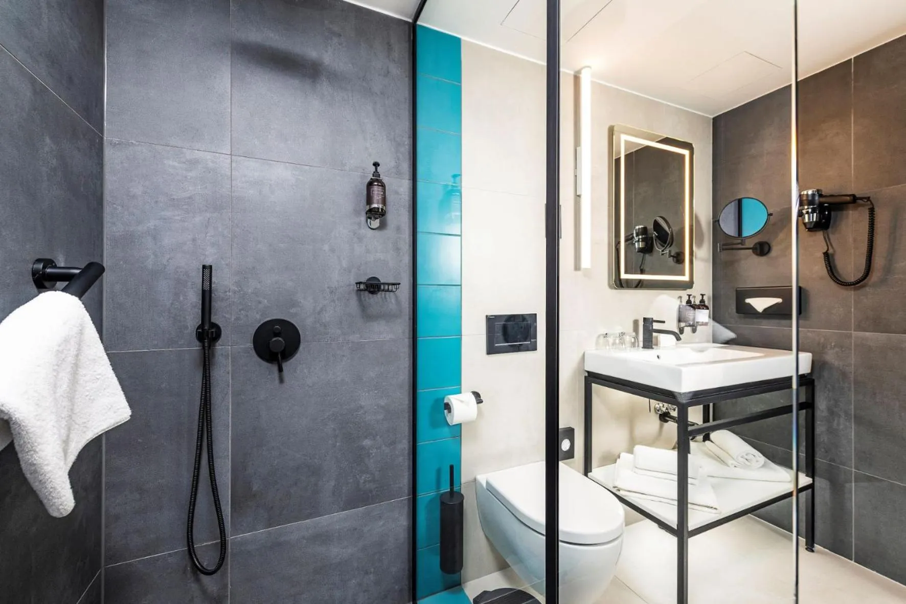 Shower in Three Corners Downtown Hotel