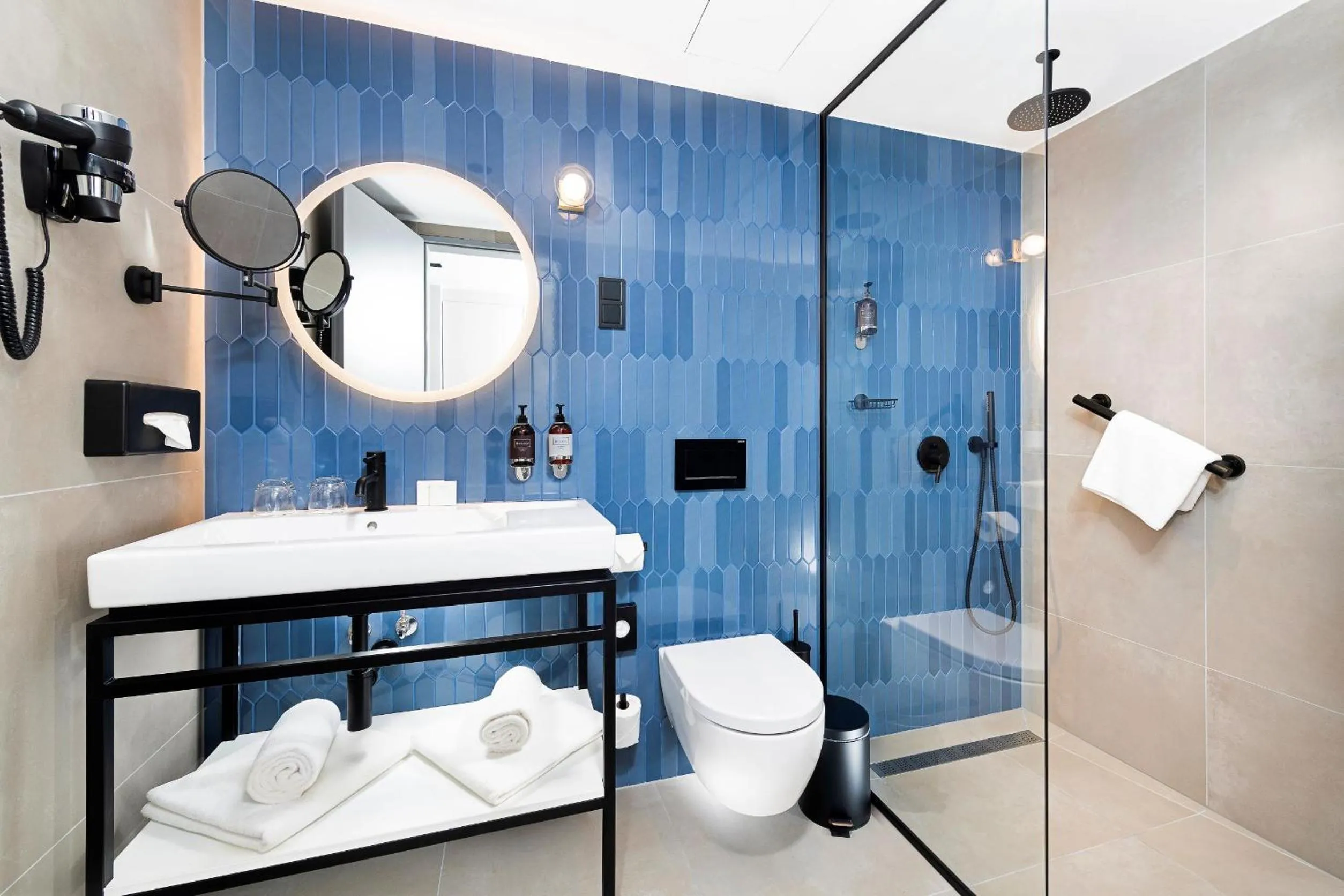 Shower in Three Corners Downtown Hotel