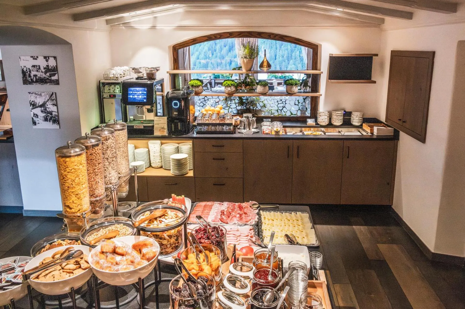 Buffet breakfast in Hotel Platz