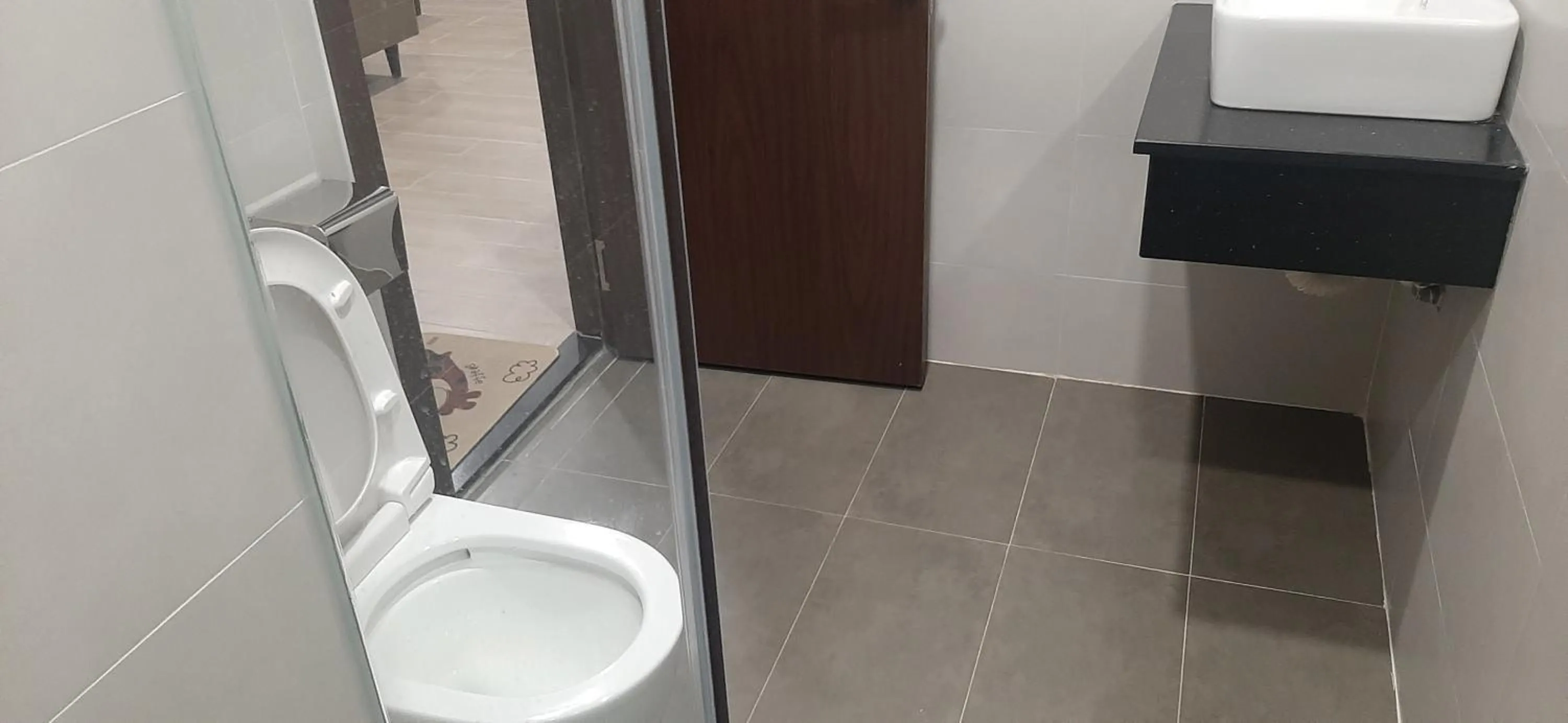 Bathroom in OYO 1161 Puchin Hotel And Apartment