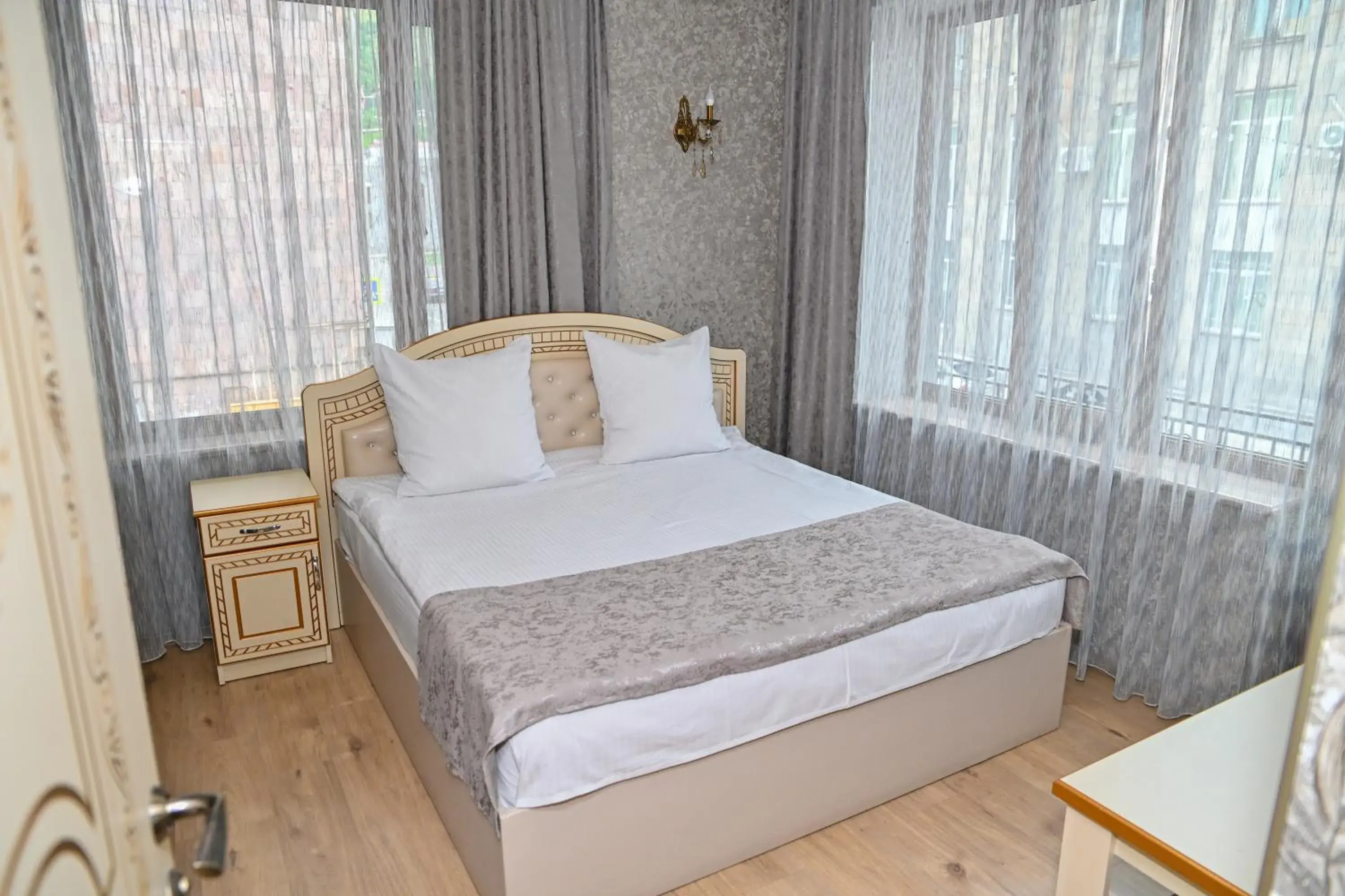 Double Room with Balcony in Har-Mar Hotel Double Room with Balcony in Har-Mar Hotel