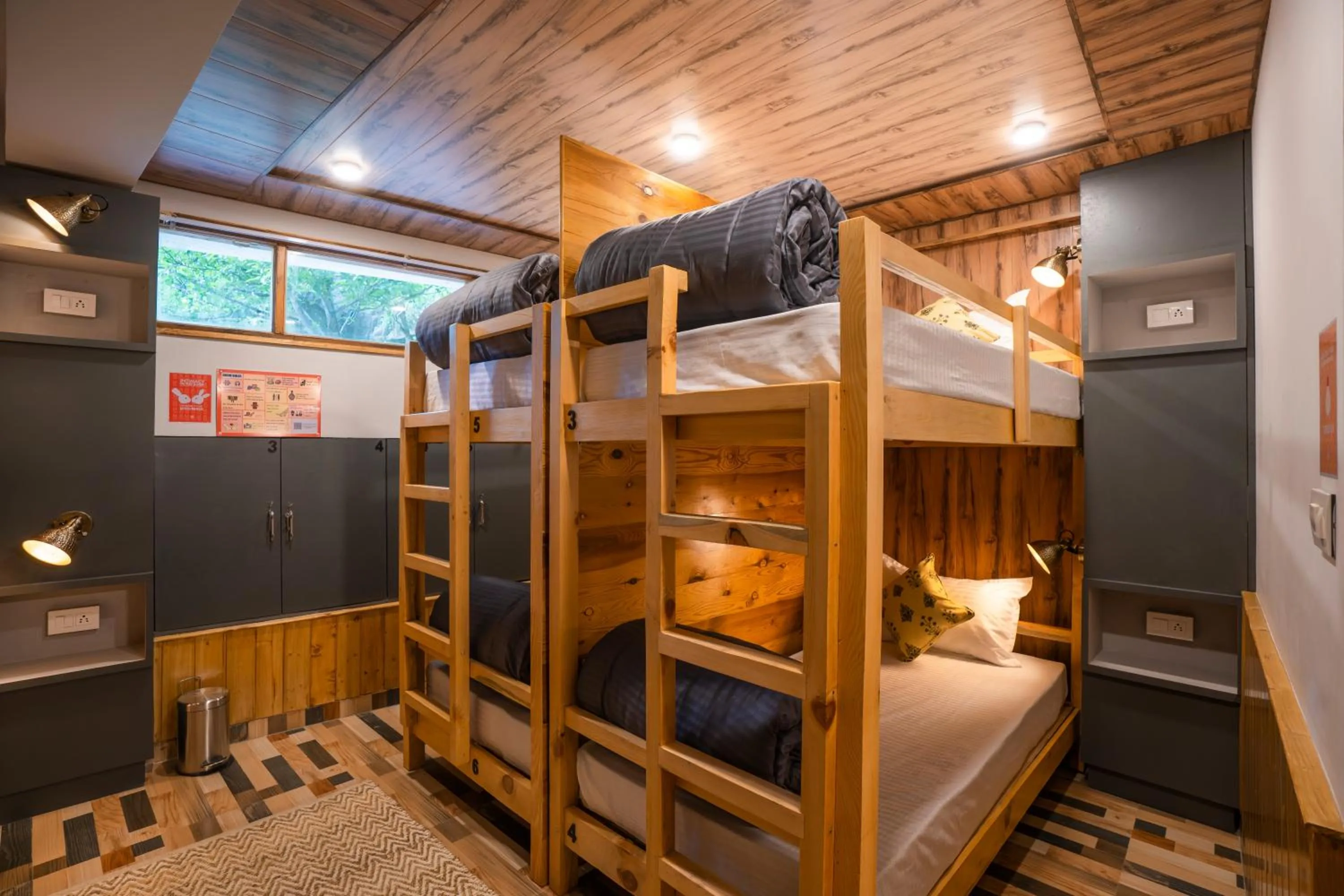 bunk bed, Bed in Zostel Manali, Vashisht